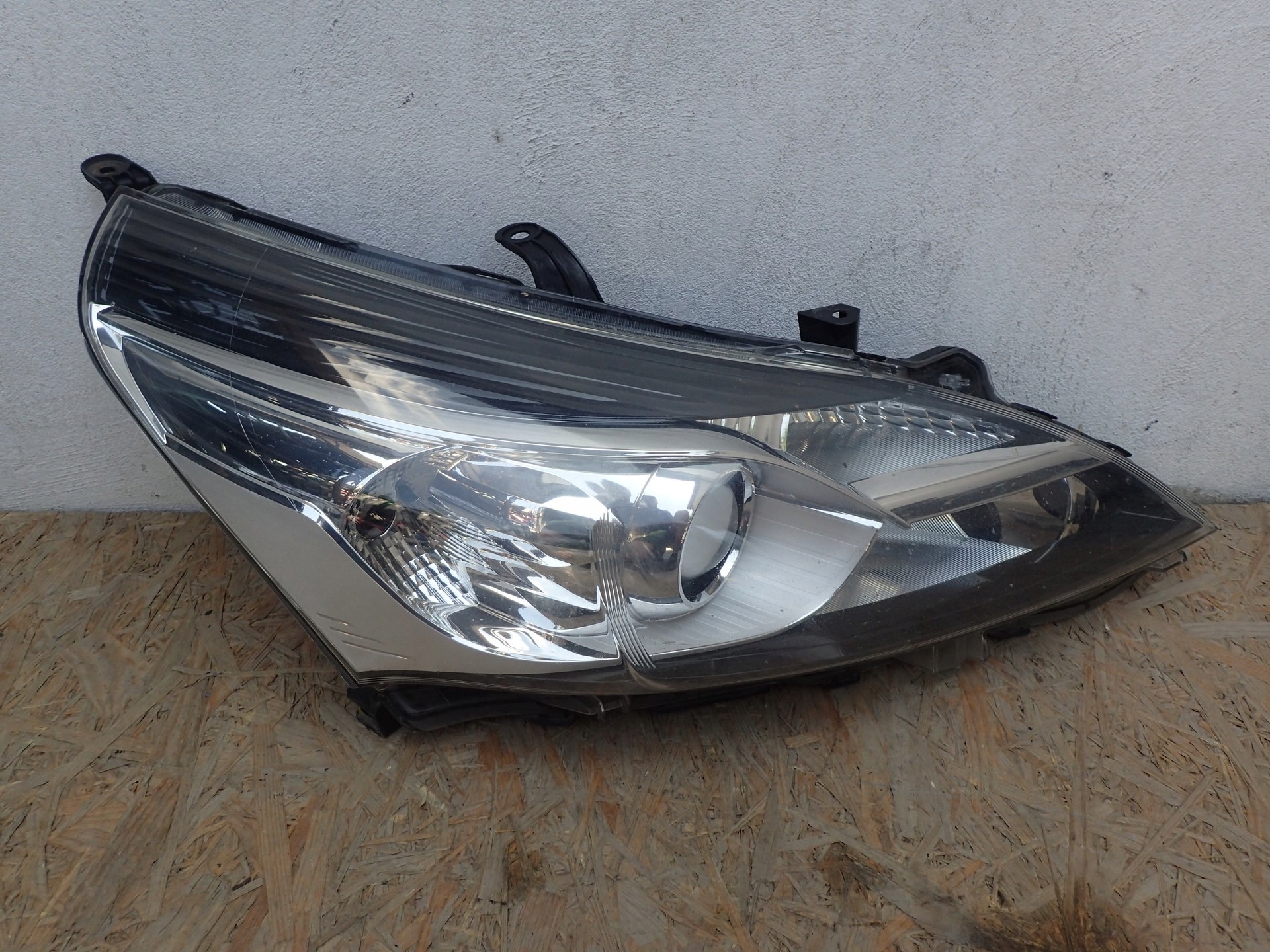 ФАРА ПРАВА ФАРИ ПРАВИЙ TOYOTA VERSO РЕСТАЙЛІНГ