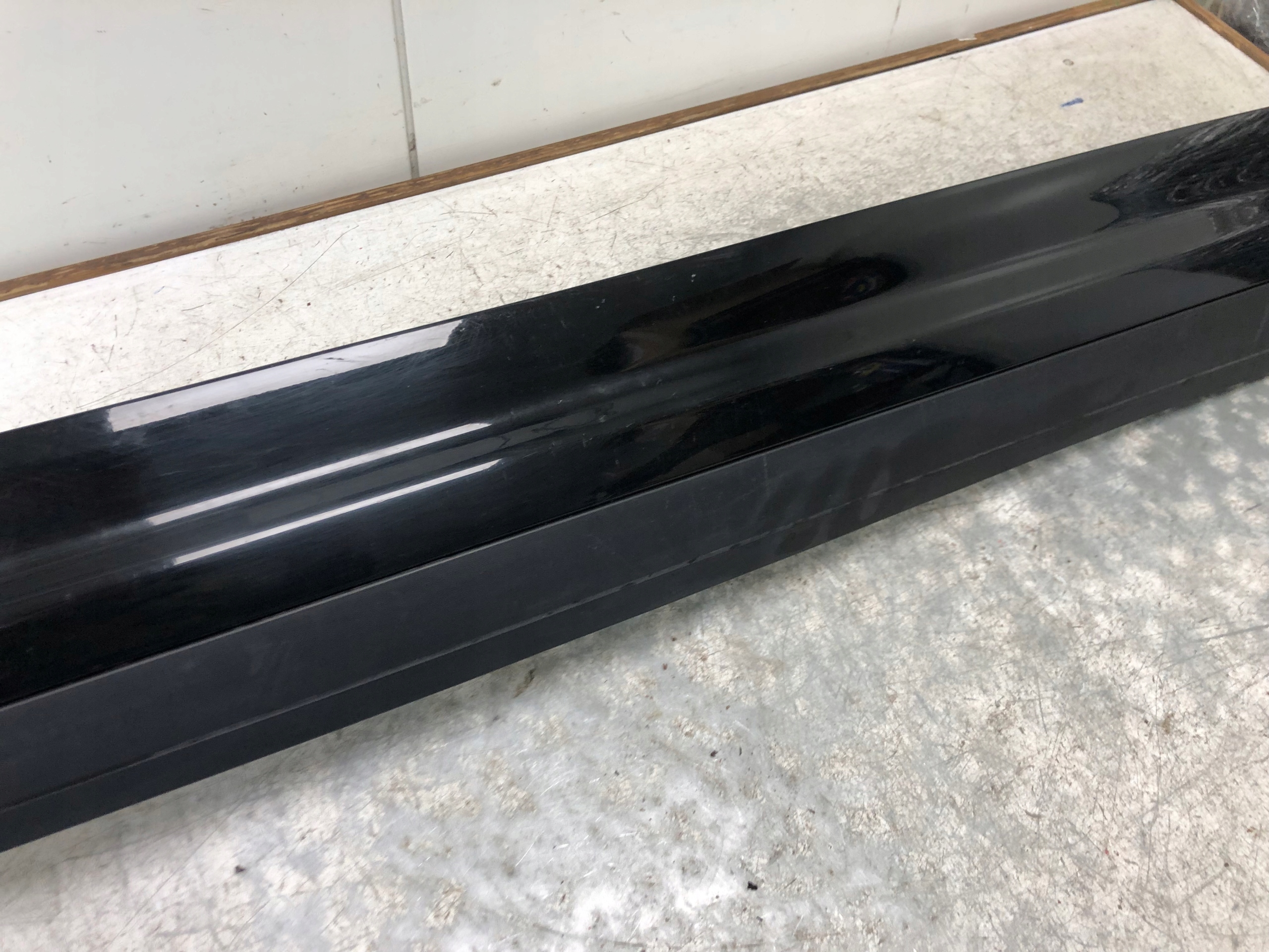moulding left front PORSCHE CAYENNE 7P5837787Q