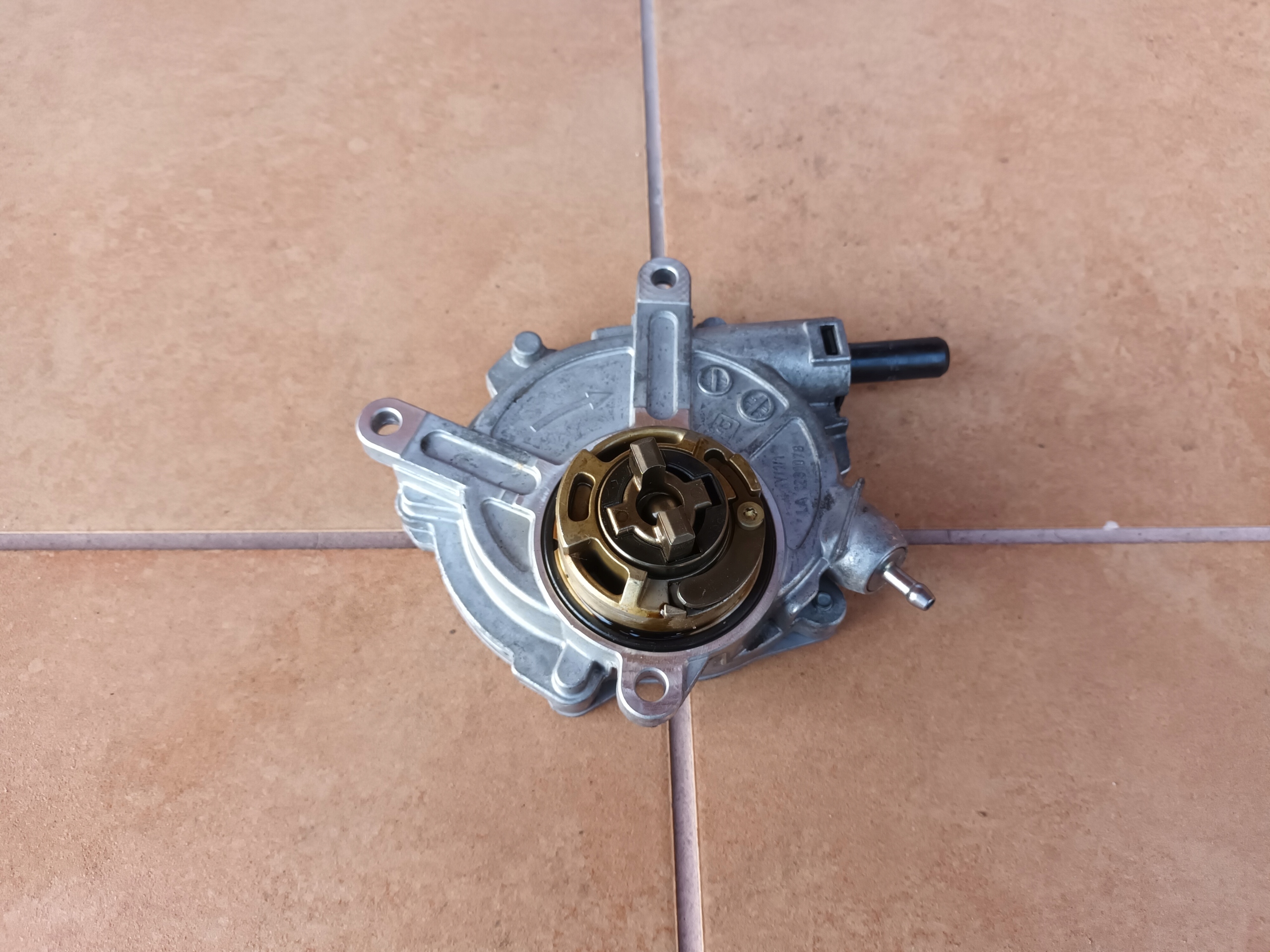 ВАКУУМНЫЙ НАСОС MERCEDES 3,5 CGI A2722300565