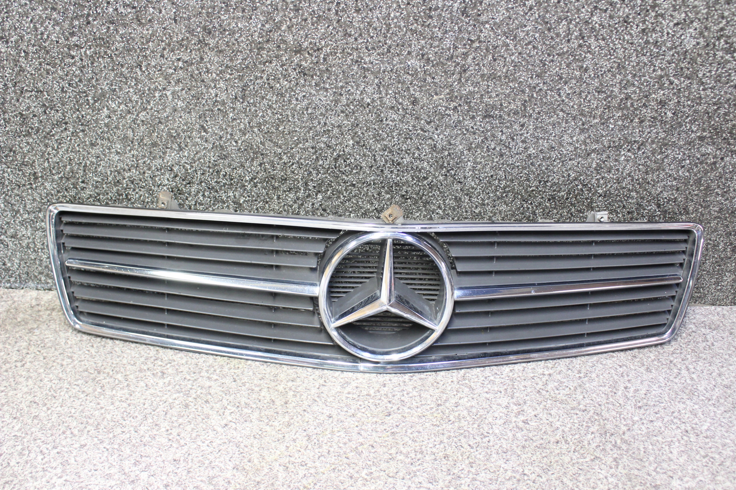 MERCEDES 126 W126 COUPE SEC GRILL ATRAPA W MASKĘ