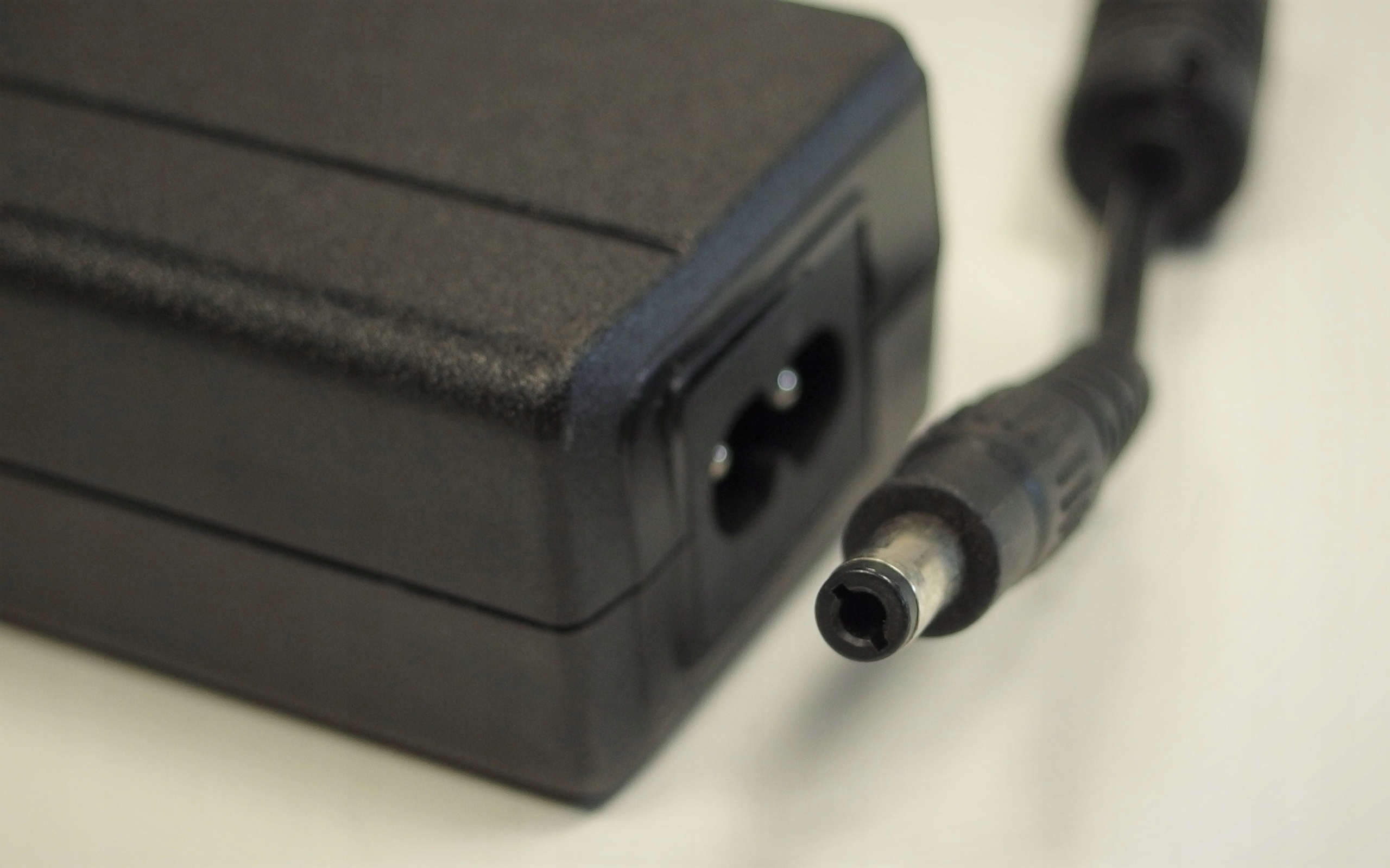 ORYGINALNY ZASILACZ APD DA-48T12 12V-4A FV Model DA-48T12