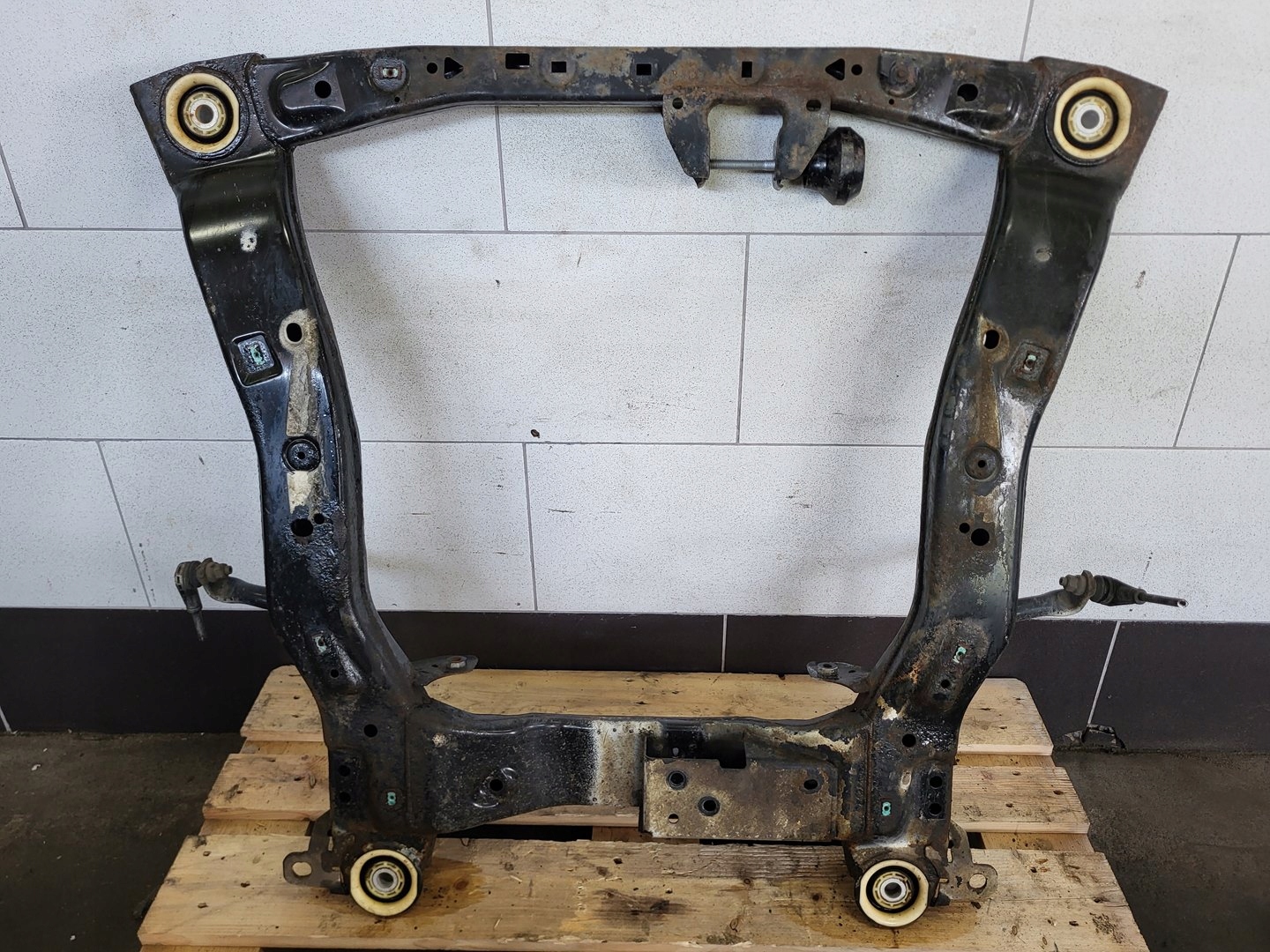 axle beam subframe axle beam sider trawers front 2.0 cdti OPEL INSIGNIA B 84305675