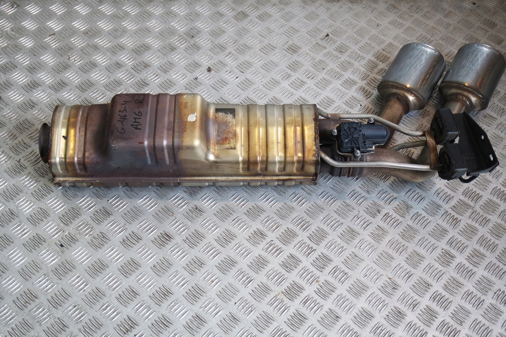 A4634900902 463 - Вихлоп правий MERCEDES W463 / 4 A4634901002 AMG