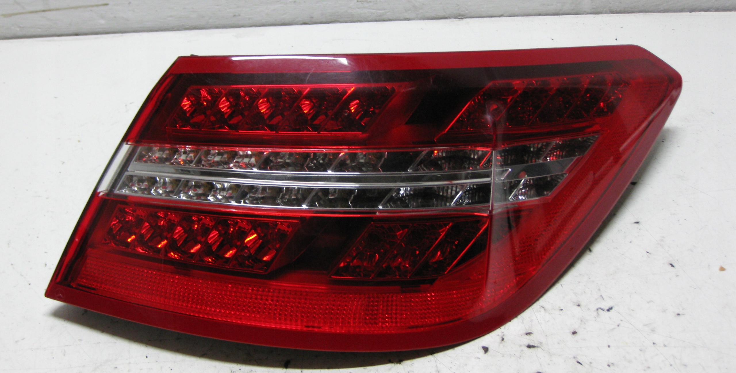 MERCEDES W207 3.0 CDI 11R light right rear part A2079060258 EU