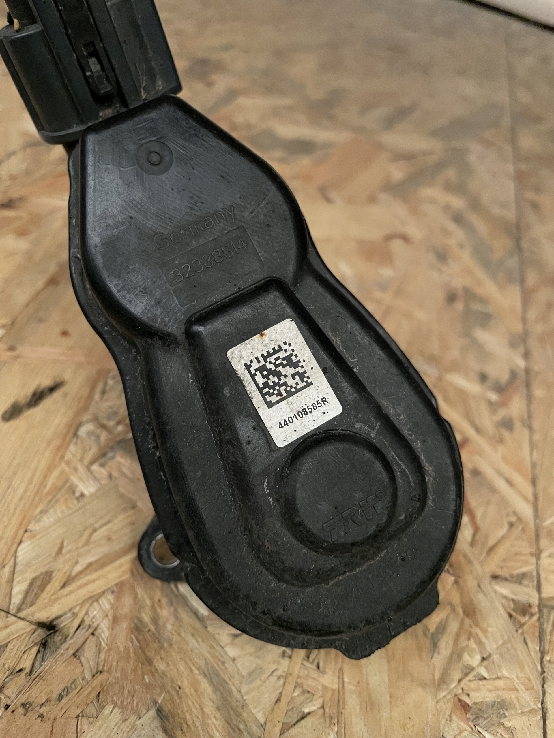 RENAULT ZOE II LEFT CALIPER REAR AXIS 440108585R