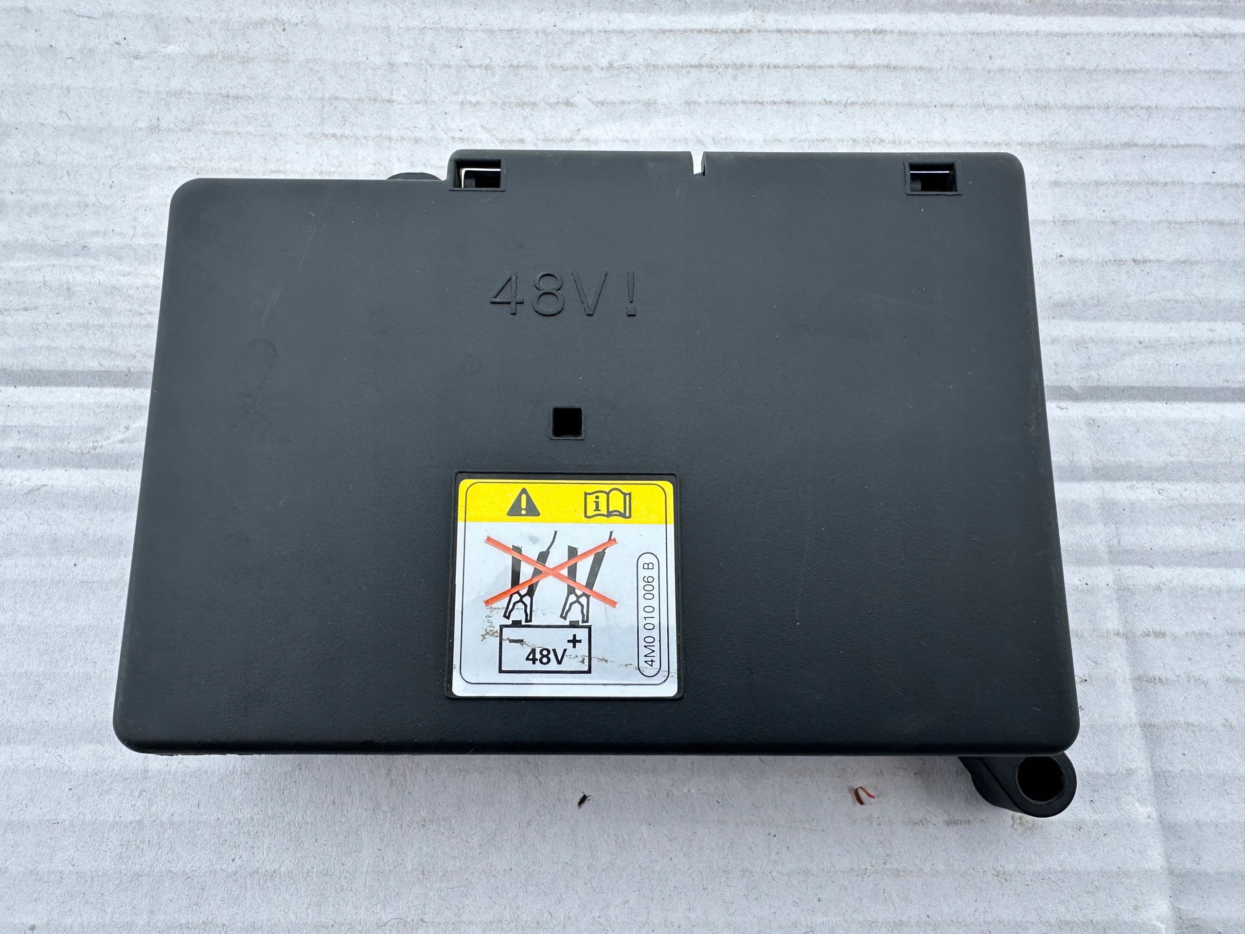 AUDI Q7m КОРОБКА BEZPIECZNIKOWm0941828b