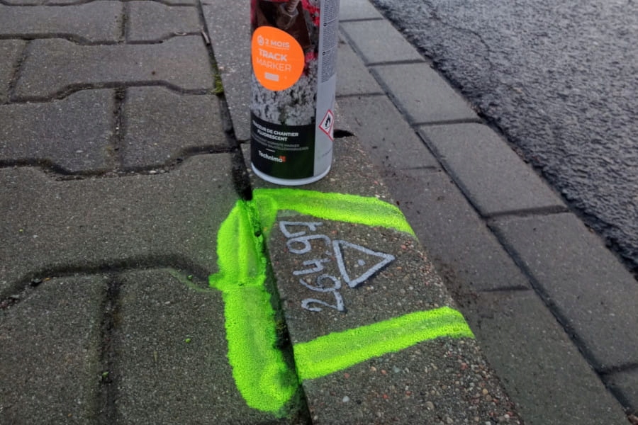 FARBA GEODEZYJNA SPRAY SOPPEC TRACK CZERWONA Kolor czerwony fluorescencyjny