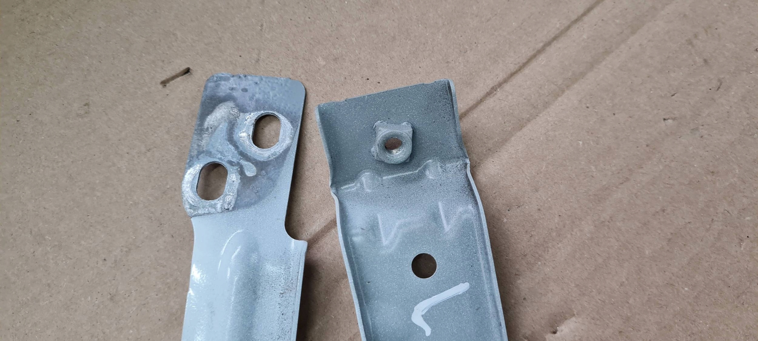 Q5 80A bracket holder BLORNIKA left front LY9C 80A821471