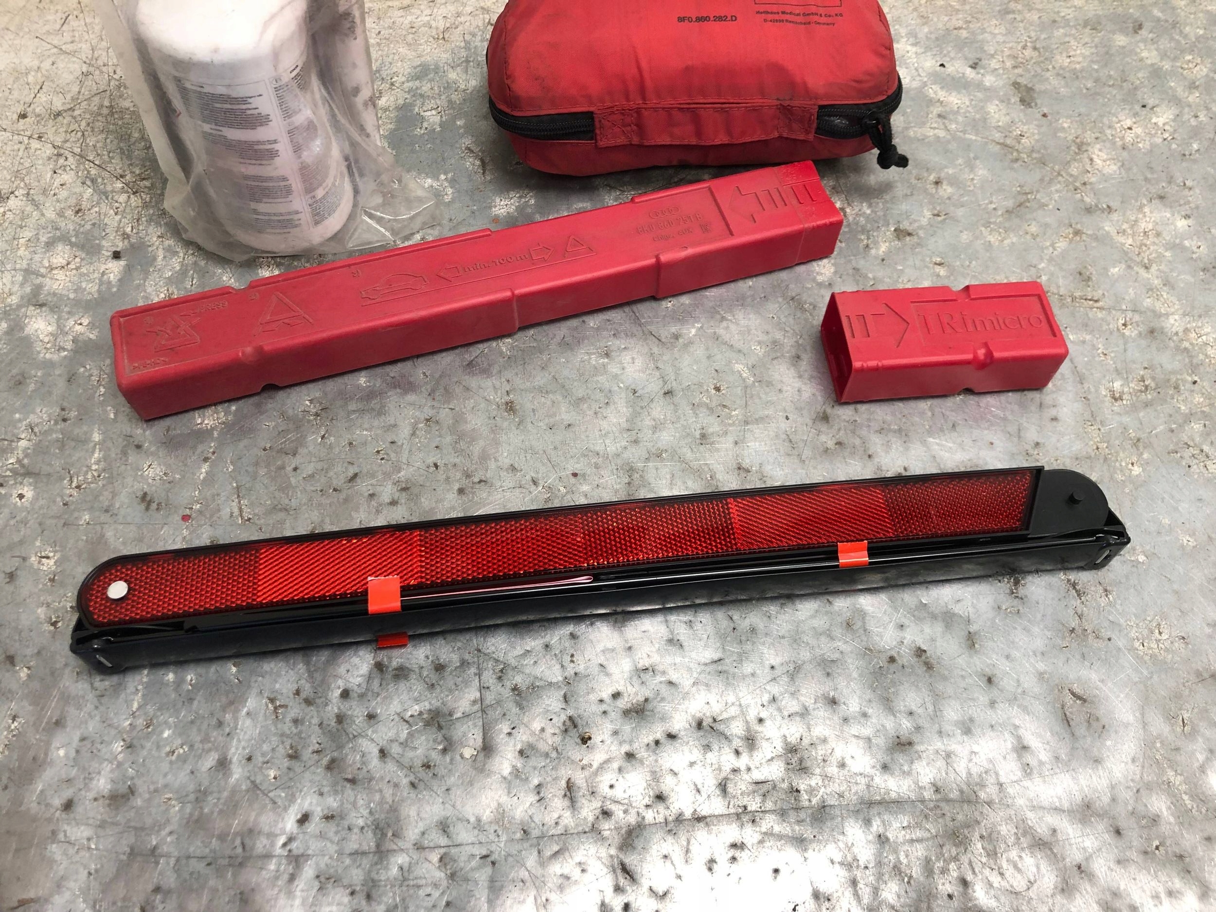 running board TROJKAT first aid kit KLEJ AUDI A4 B8 8K080251B 8F0860282D