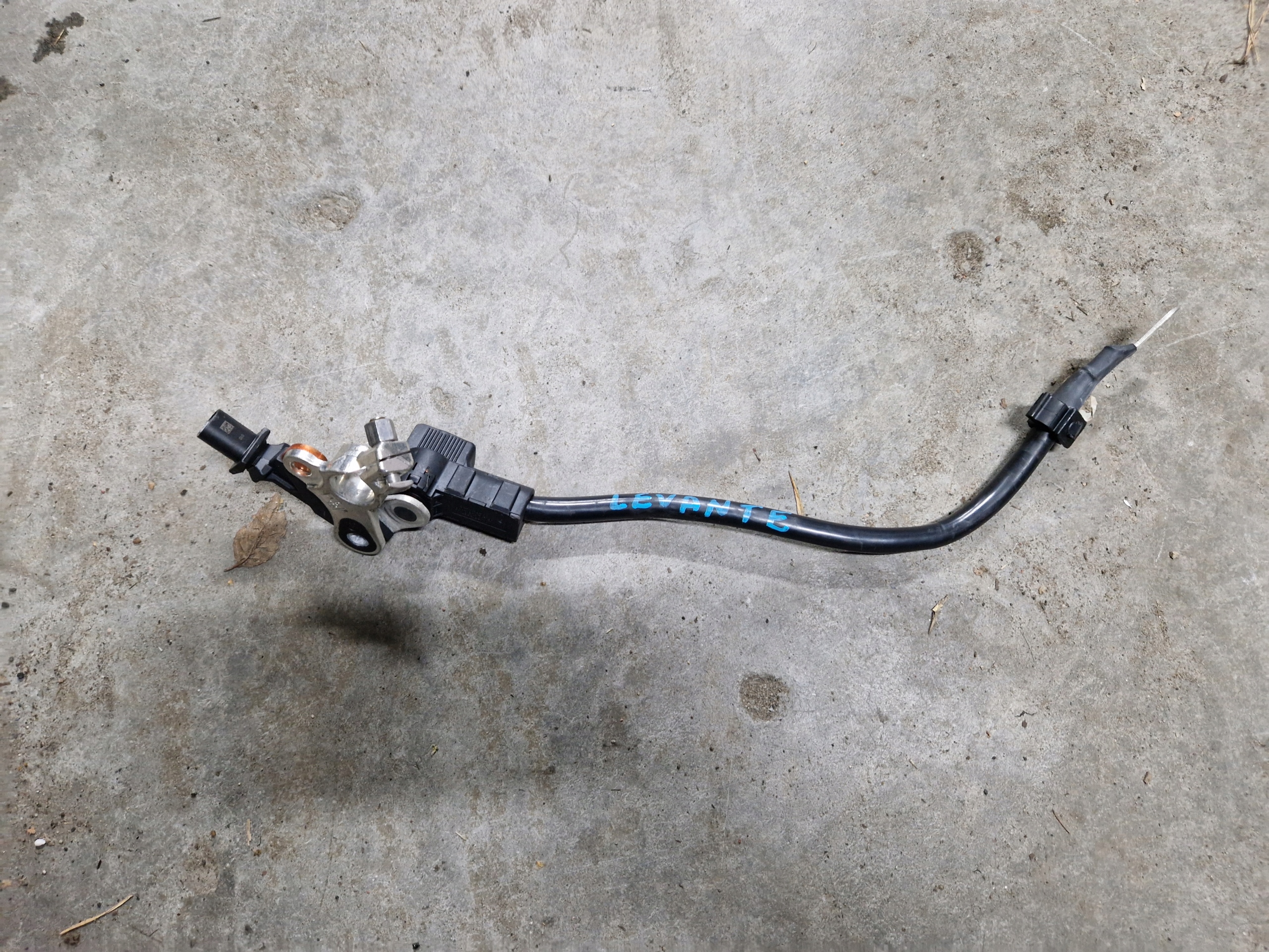 МАЗЕРАТИ ЛЕВАНТЕ КЛЕМА МИНУСОВАЯ 670038110