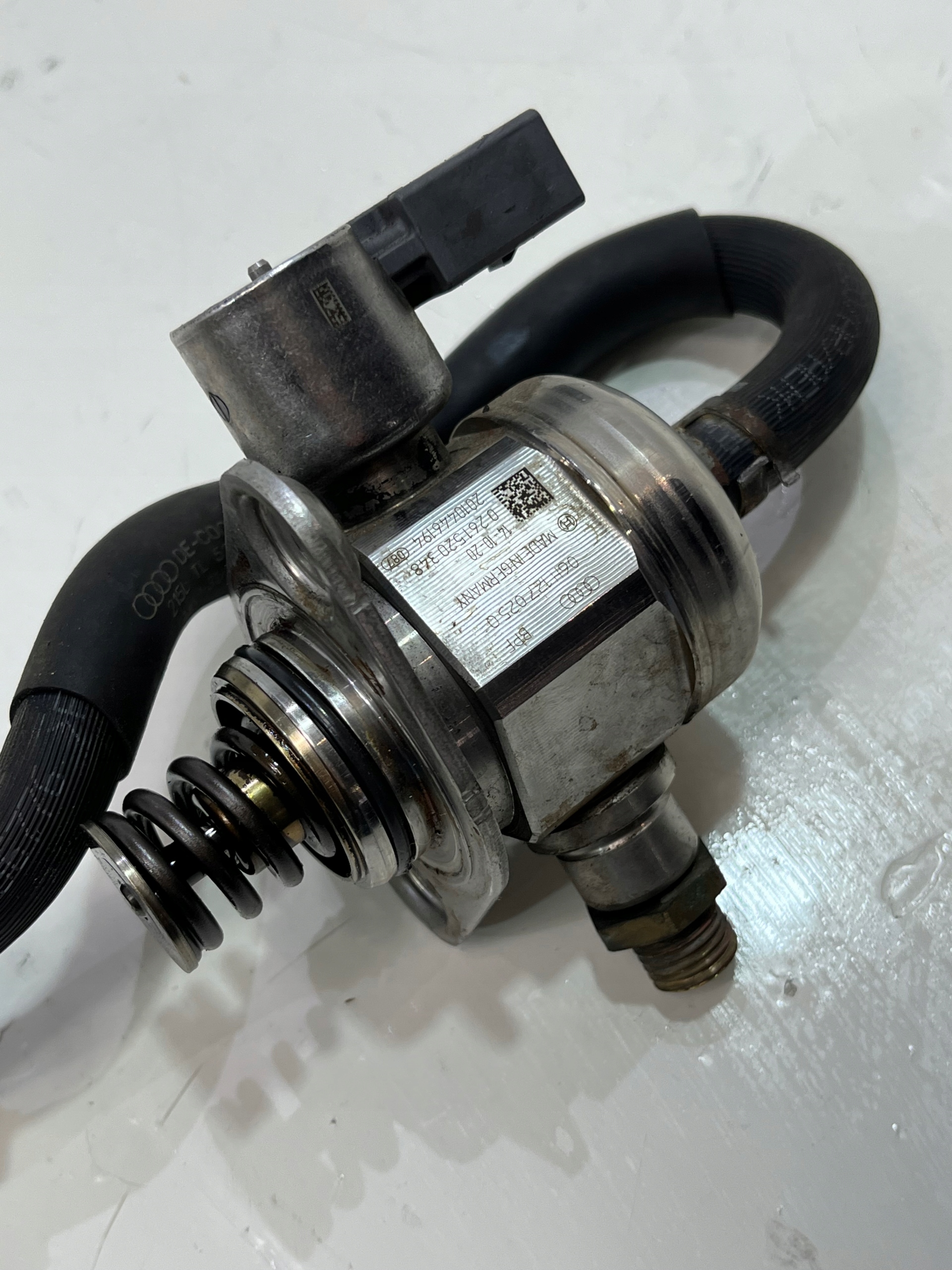 |68475634065313,385 - Паливний насос AUDI A4 B8 1.8 TFSI 06H127025Q