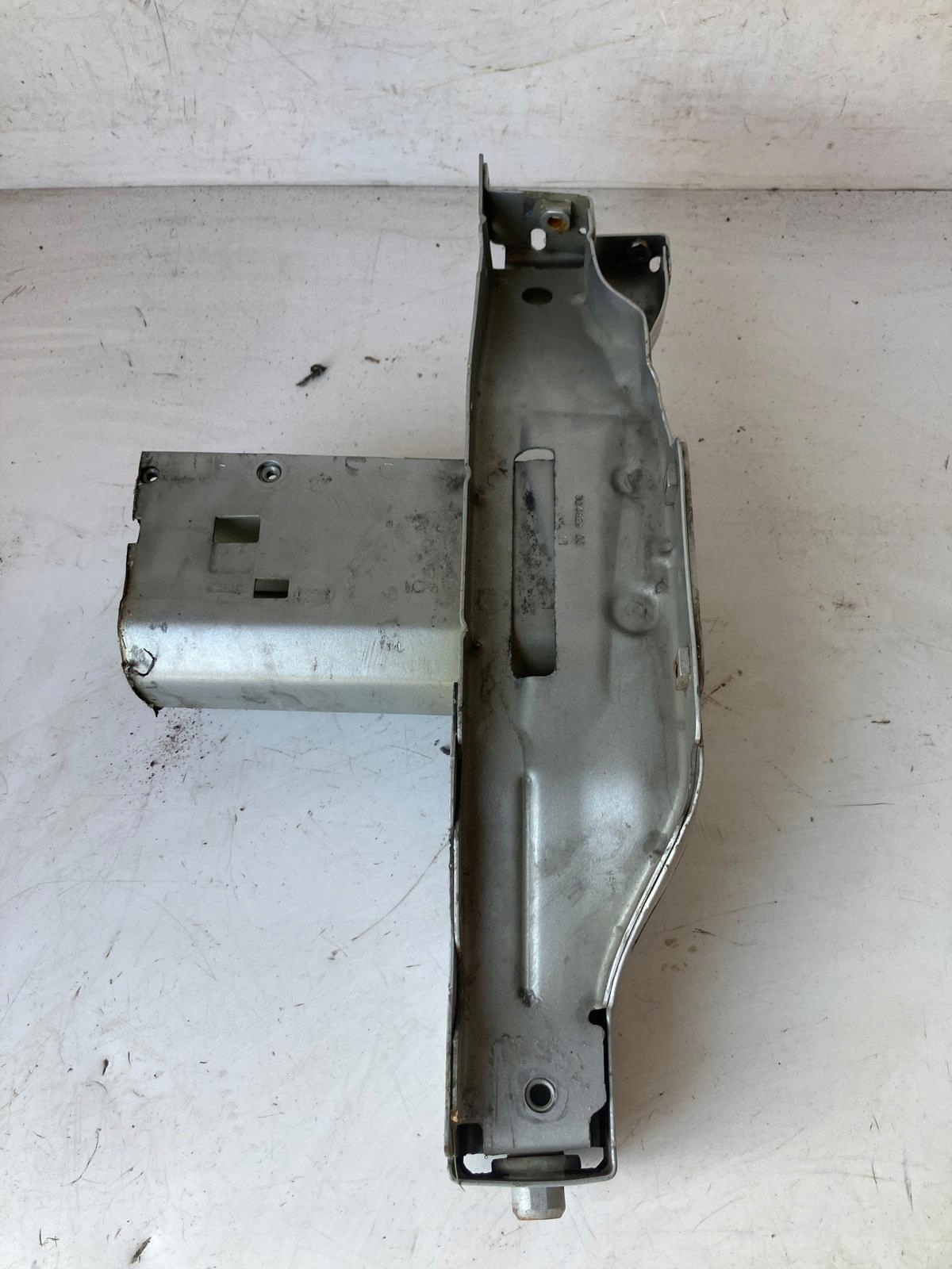 quarter quarter holder supports PEUGEOT 5008 and left front