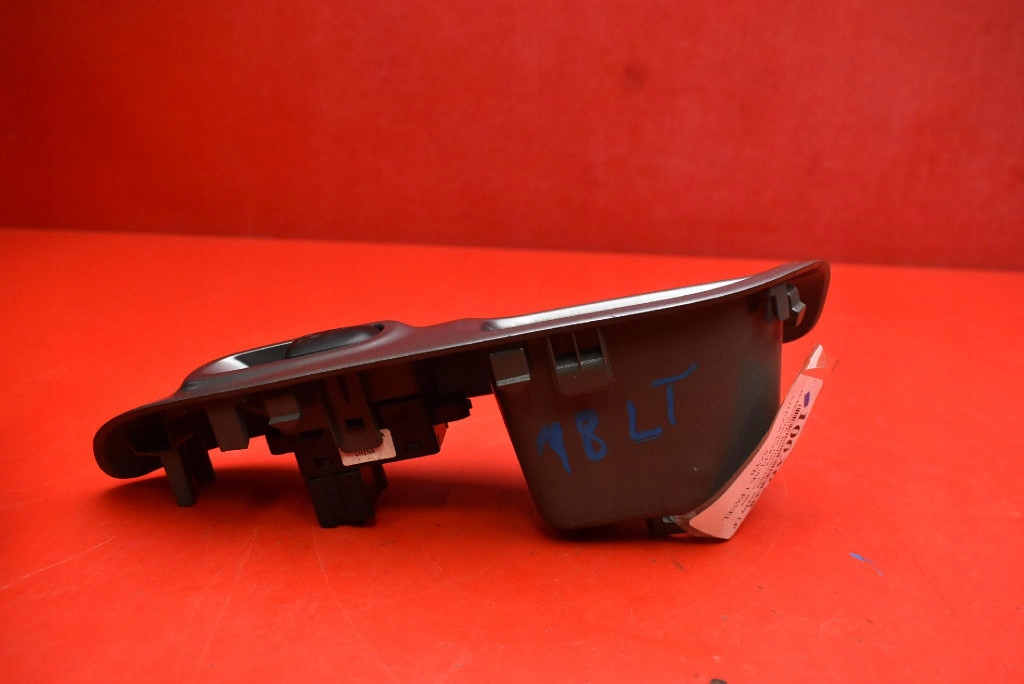 switch lifting windows left rear part 829611KA0A NISSAN JUKE 10-19