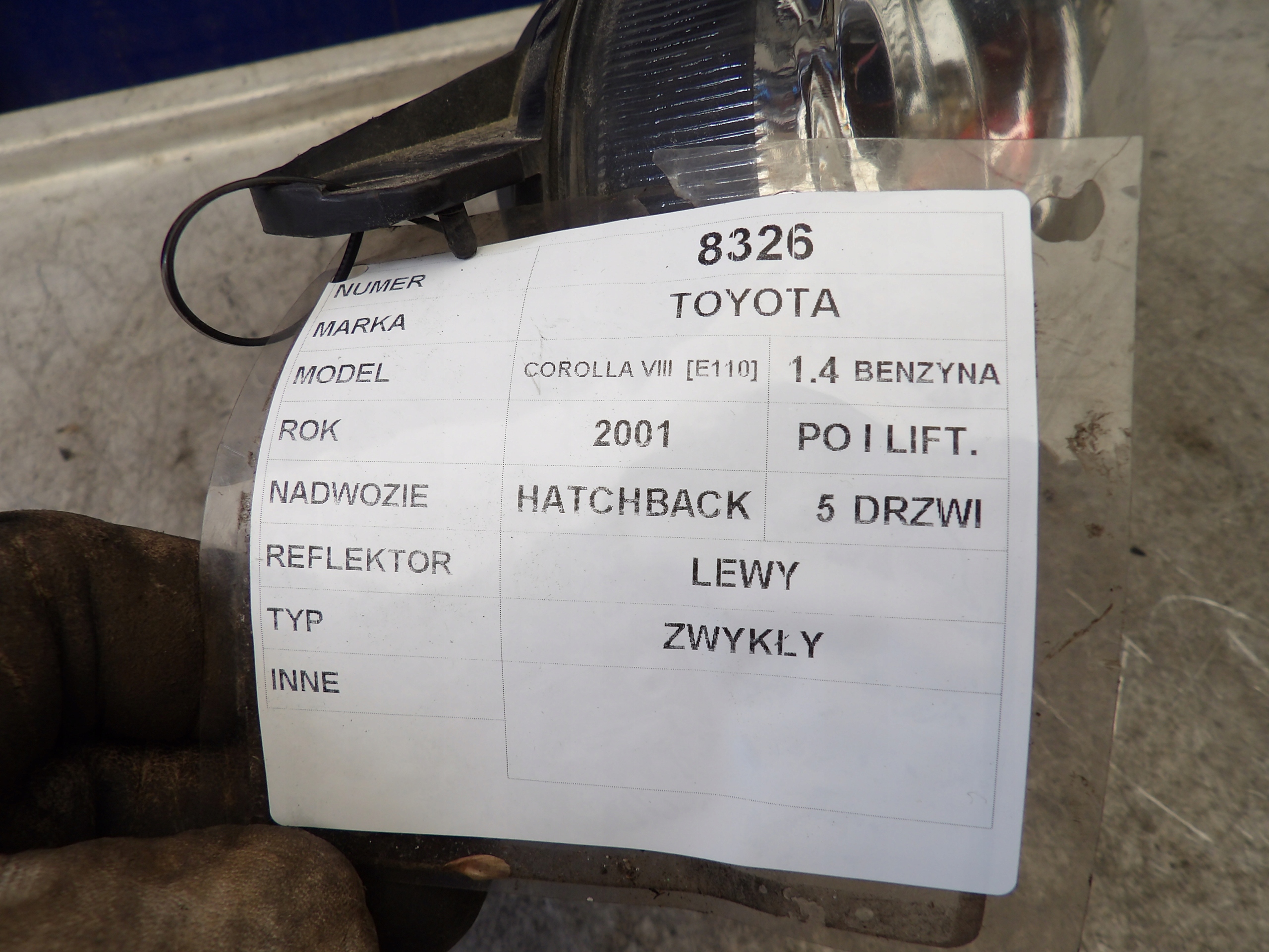 Toyota Corolla VIII E11 light front left
