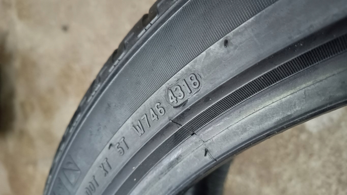 305/35R21 (034) PIRELLI SCORPION WINTER. 5mm Profil opony 35