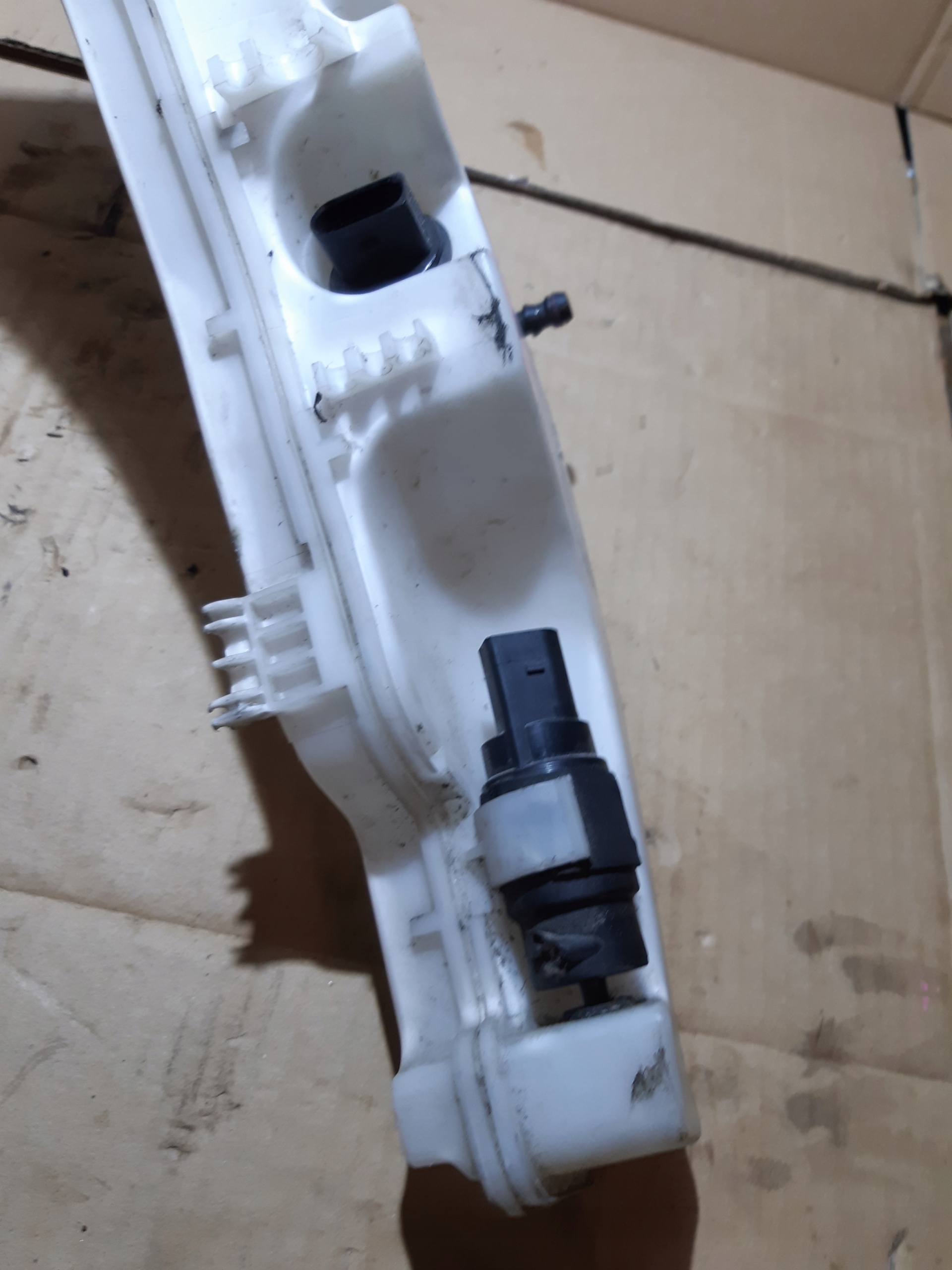 AUDI A7 4G Réservoir eau essuie glace 4G8955451D