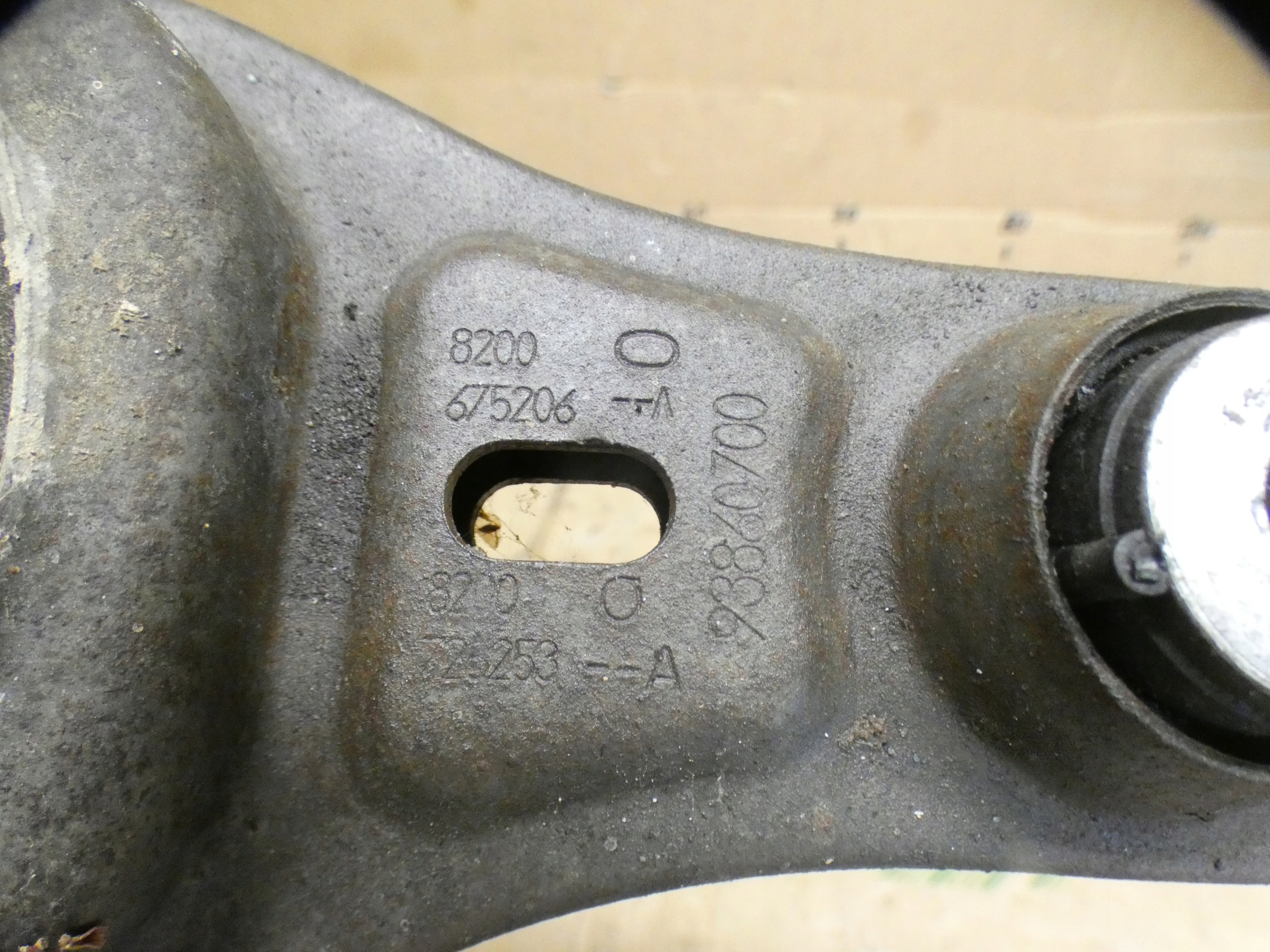 2011 Renault Trafic II (X83) engine mount 8200675206