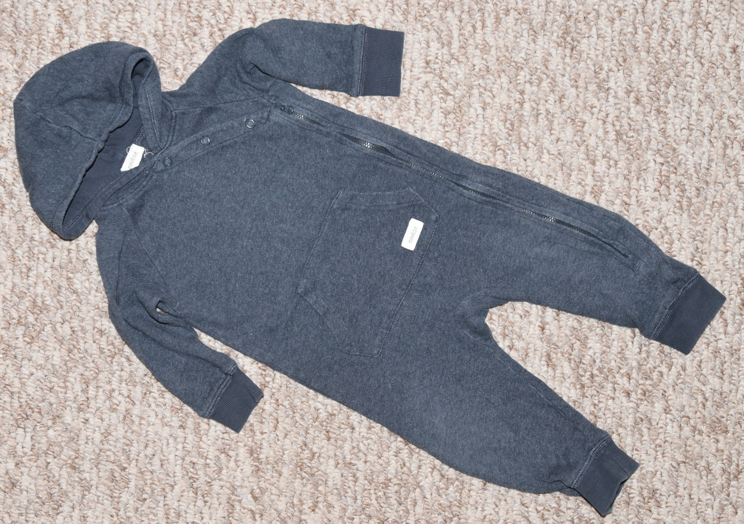 NEWBIE ORGANIC KOMBINEZON DRES 9-12M 80 Marka KappAhl