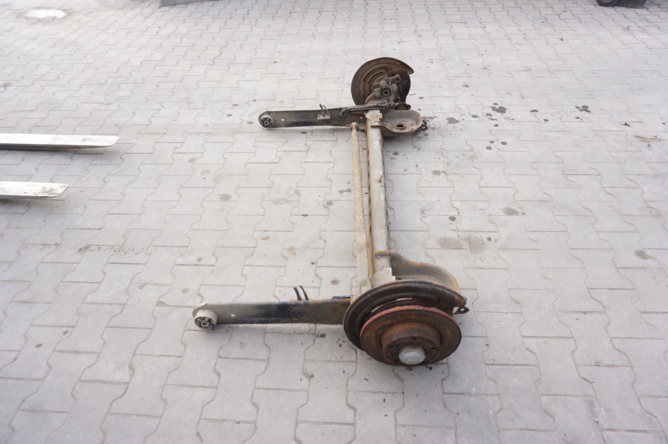 BELKA TYLNA ZAWIESZENIA OPEL VIVARO A