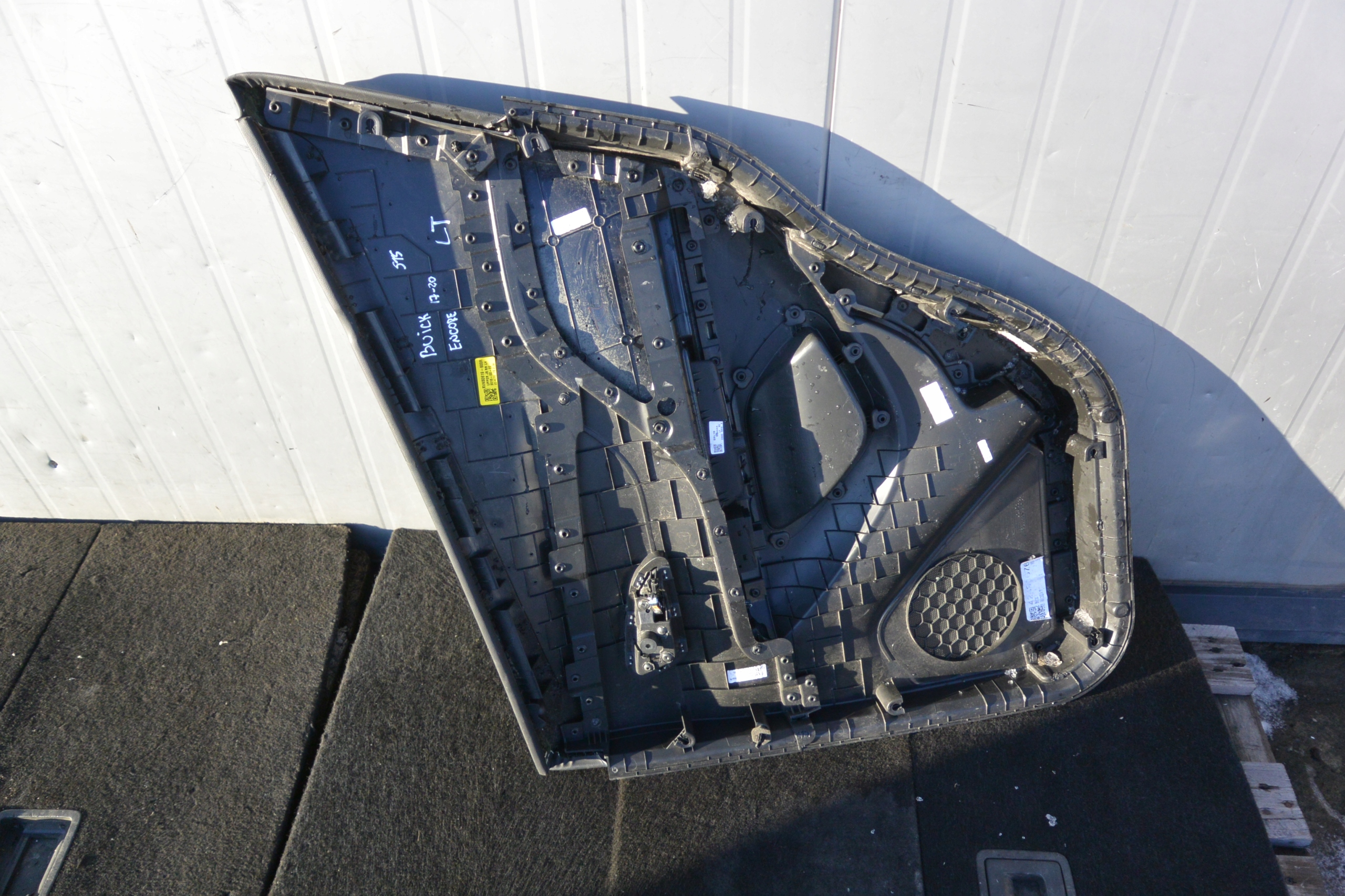 BUICK ENCORE OPEL MOKKA 2017-2022 side door left rear part AVF84542