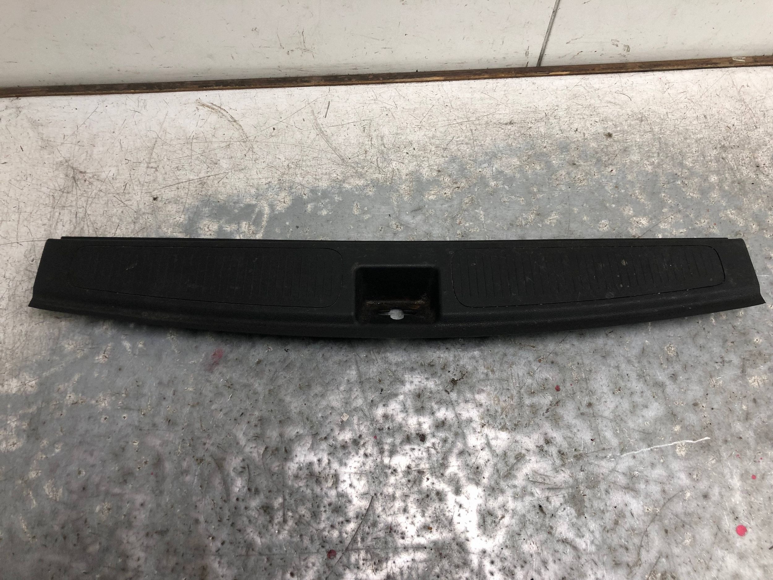 couverture seuil coffre OPEL ASTRA K KOMBI 13432054