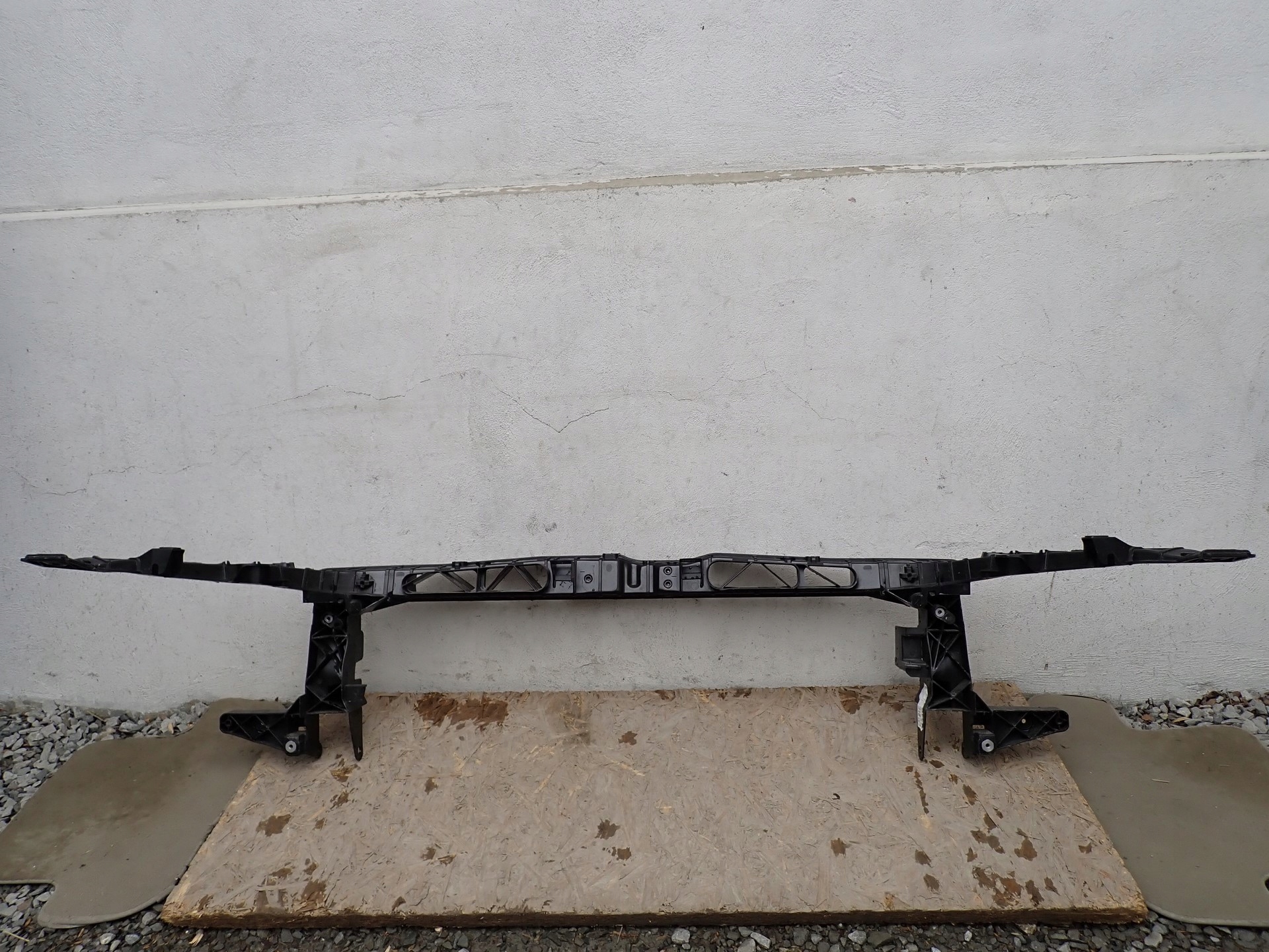 support panel for radiators pillar iron MERCEDES B KLASA 247 2018- A2476223000