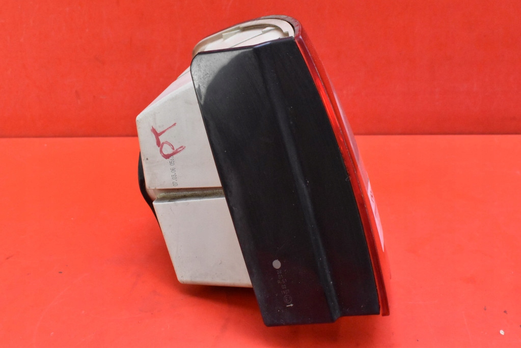 фонарь правый 1K5945096G vw JETTA 5 V седан 05-11