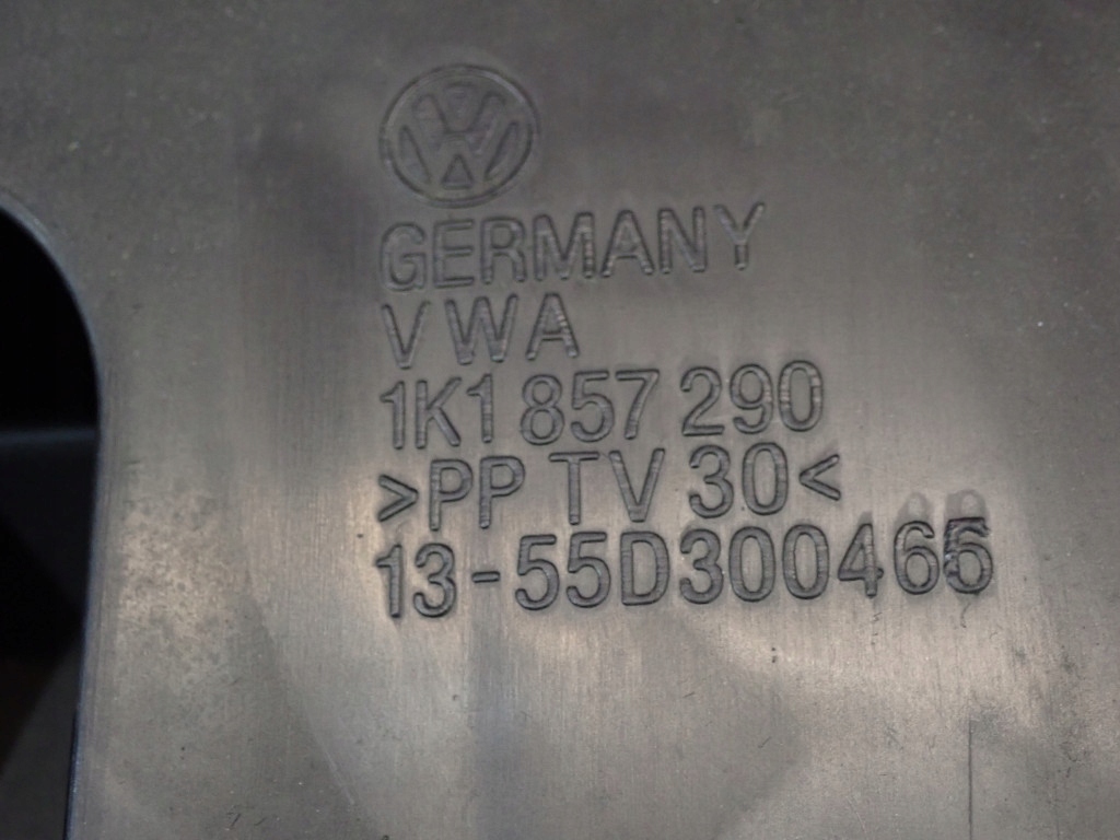 vw Golf V 03-09 бардачок пассажира 1K1857290