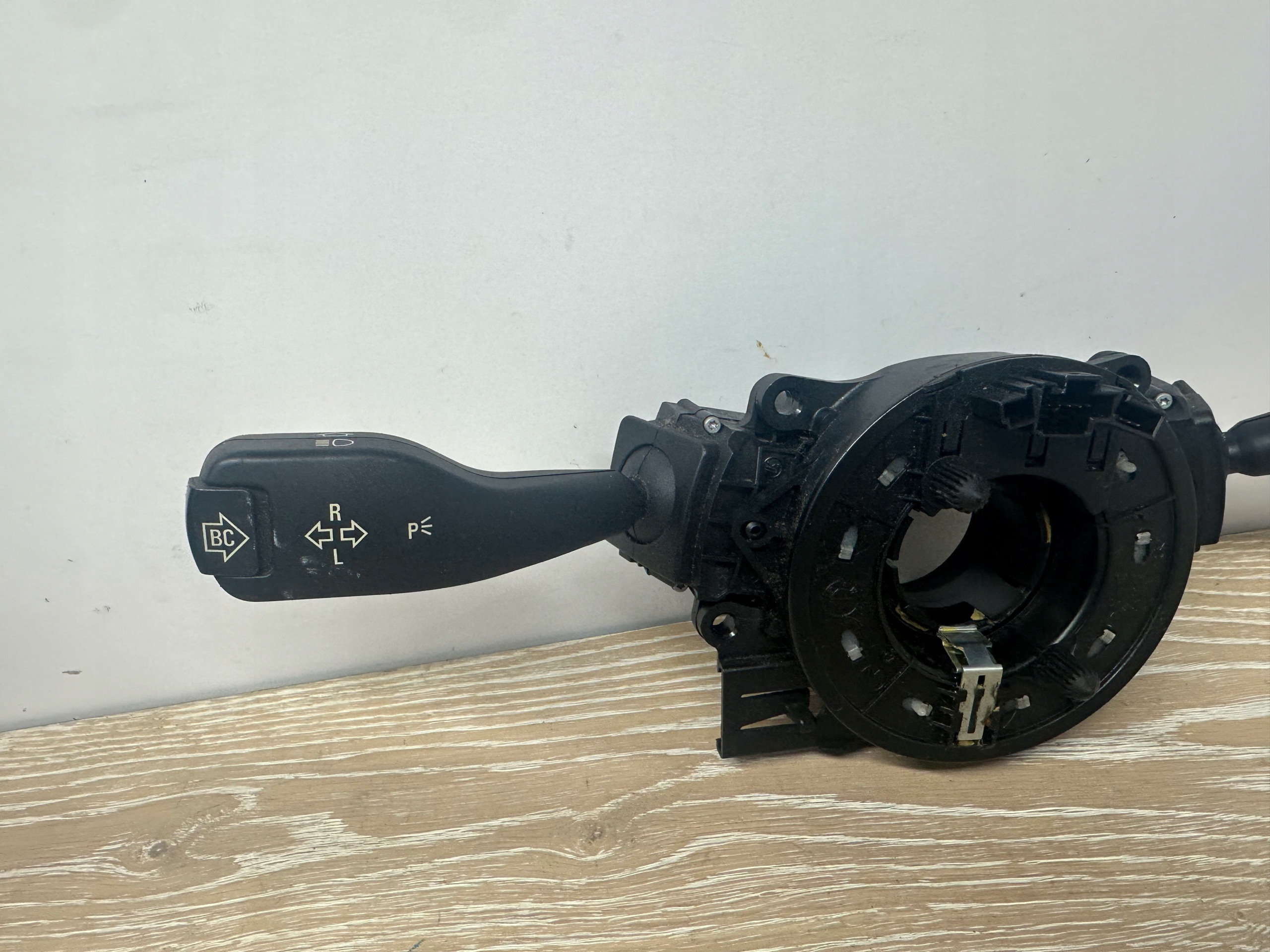 BMW E39 E46 E53 E83 steering wheel levers and controls control ring ZWIJAK 8376443