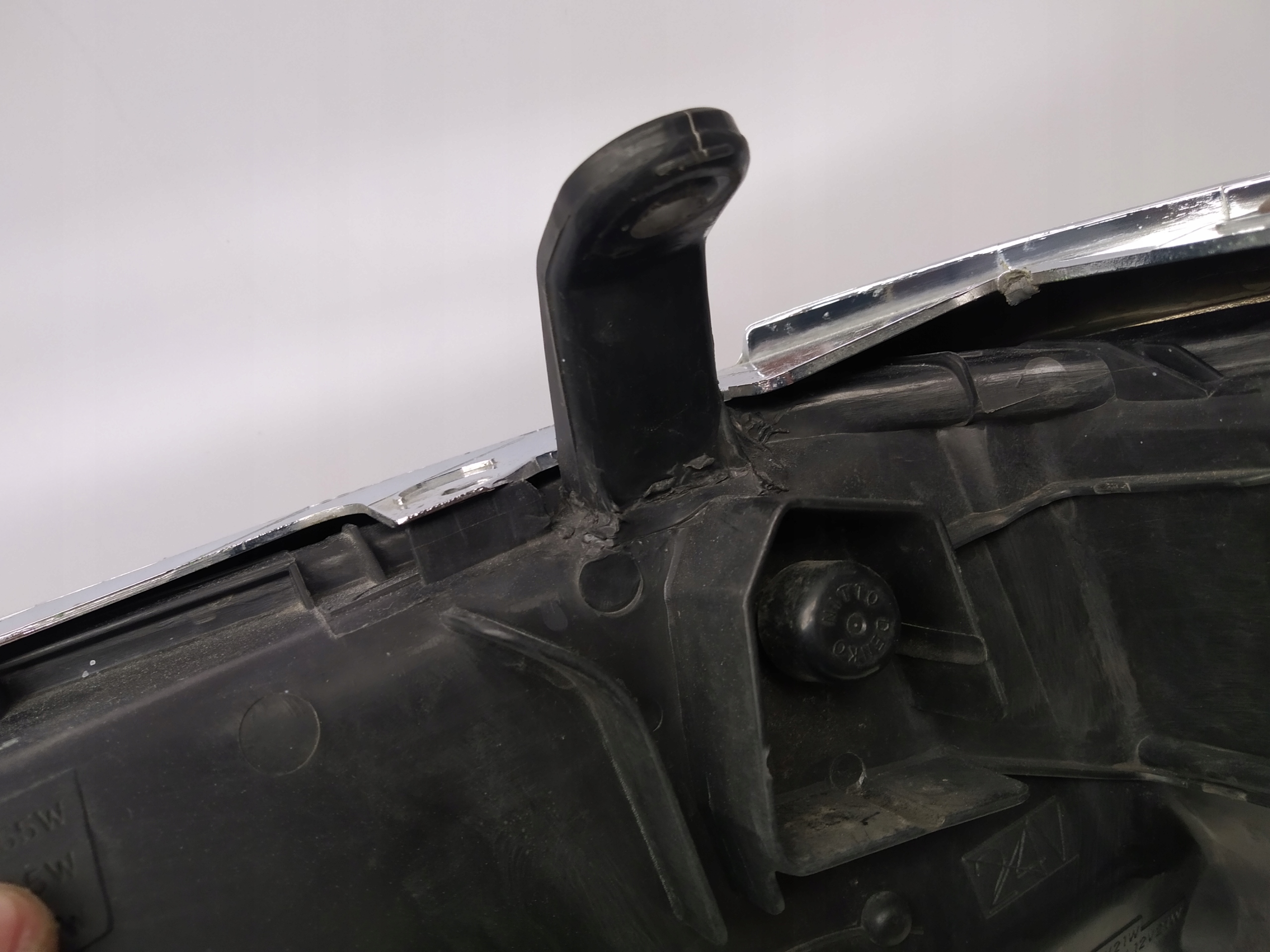 2000-2008r Mitsubishi Pajero Sport reflektor light front right