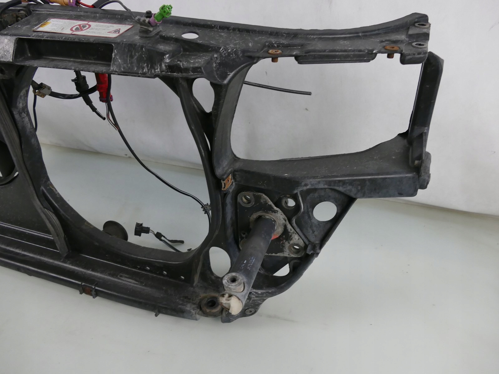 AUDI A4 B5 1.8 B support panel for radiators fan pillar iron 8D0805594
