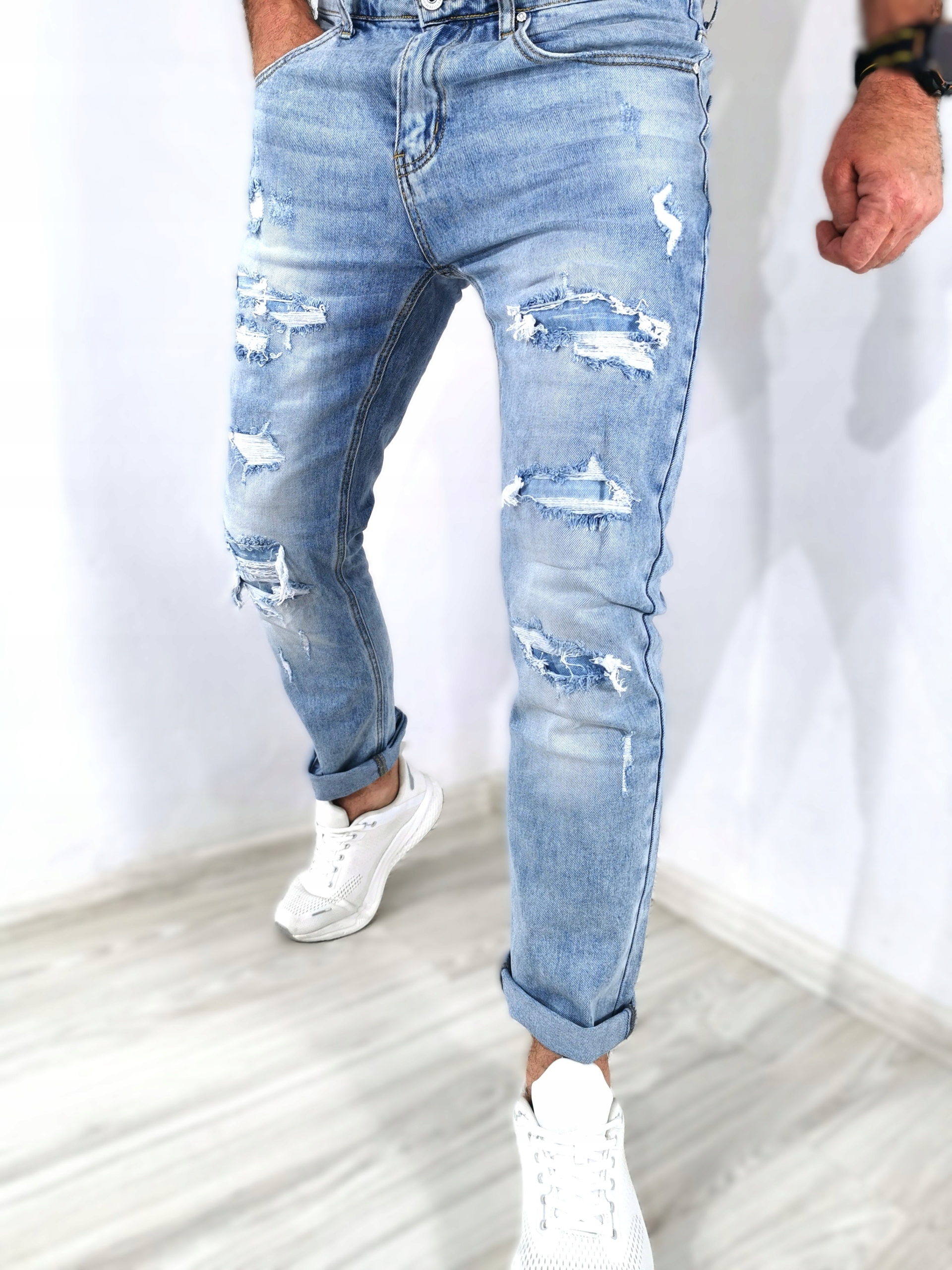 Pánské džínové kalhoty s jasným podšitím a oděrkami ErnestoMen M 30