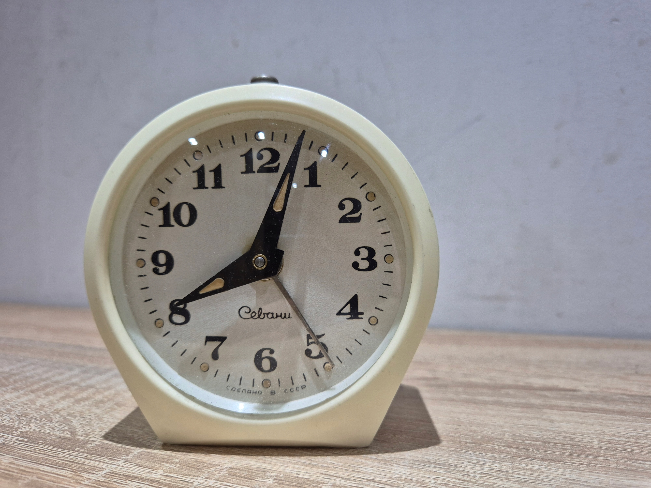 Stary budzik Sevani-stan kolekcjonerski