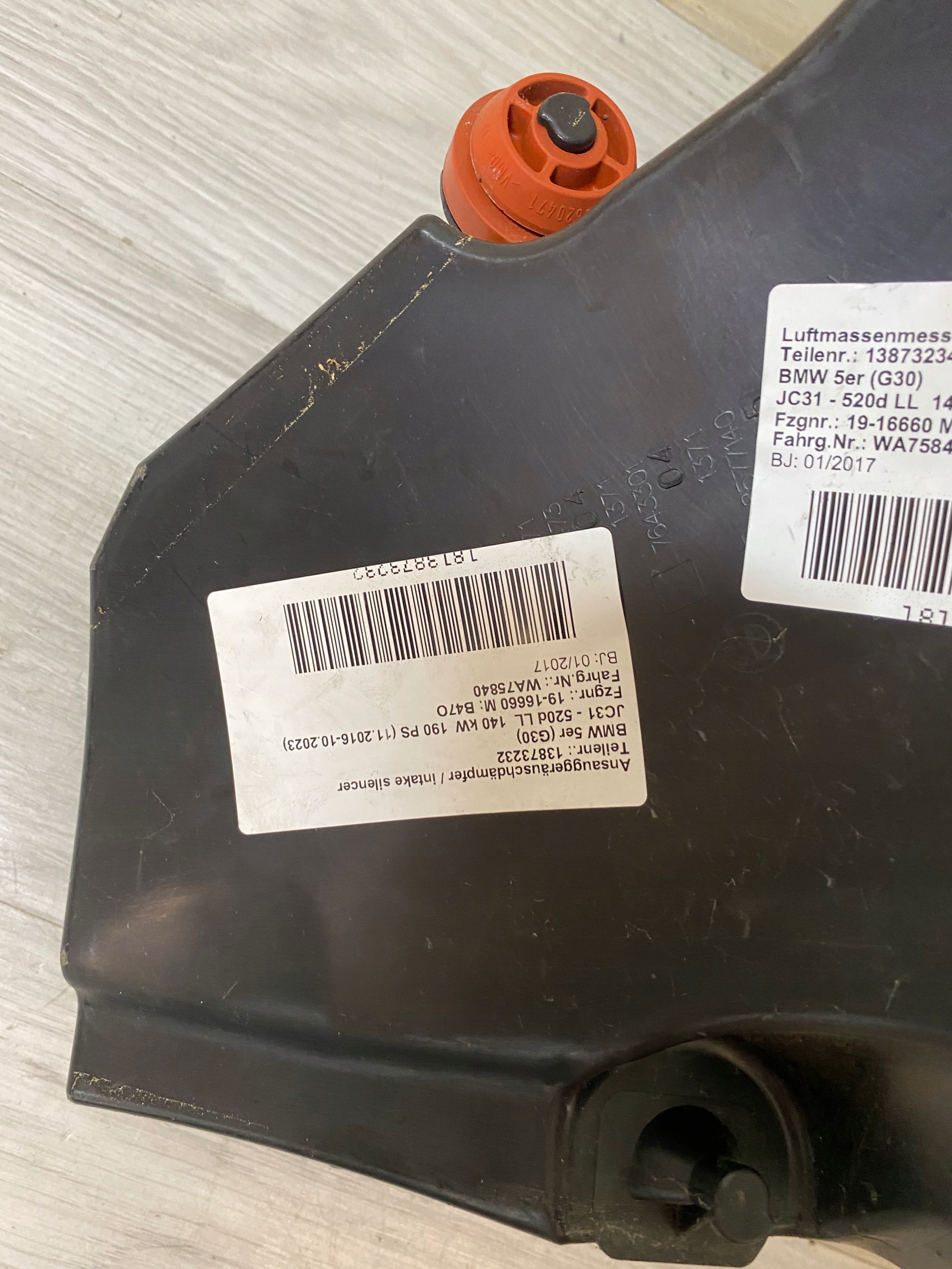 BMW G01 5 G30 G11 air filter housing 7643301