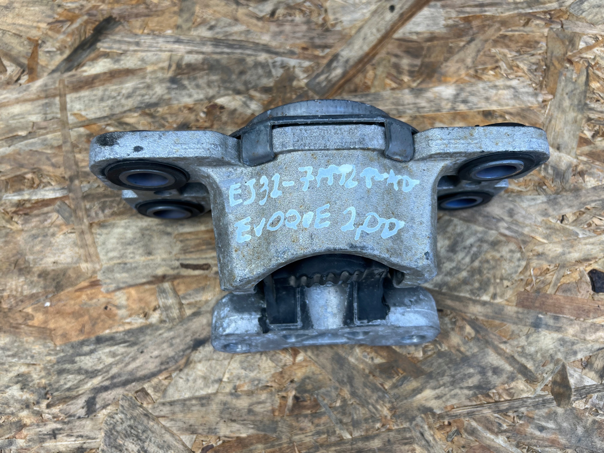 holder engine mount RANGE ROVER EVOQUE 2.0D EJ32 7M121 AD