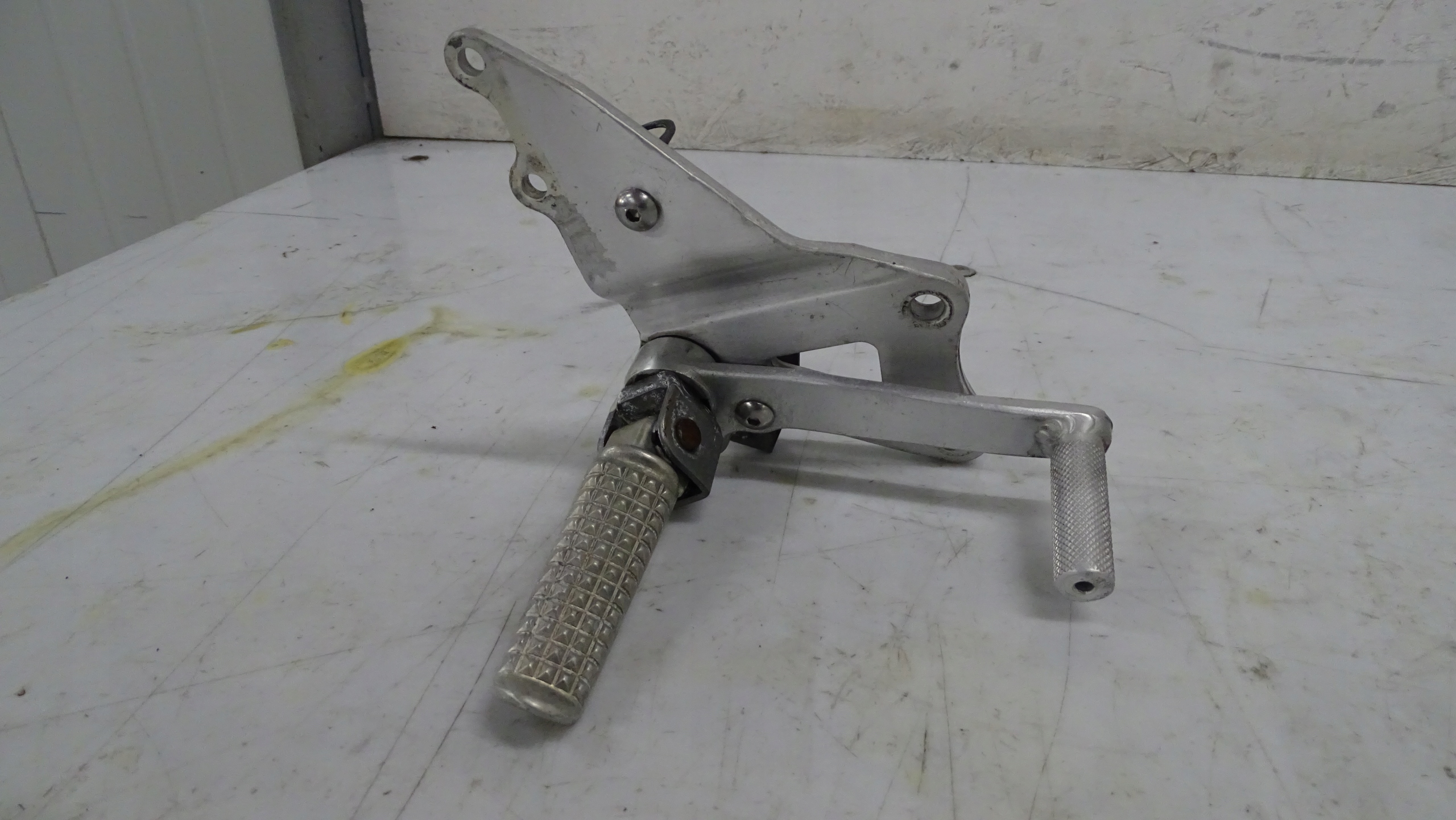 Suzuki GSX-R GSXR 1100 89-92 Set подножка правая