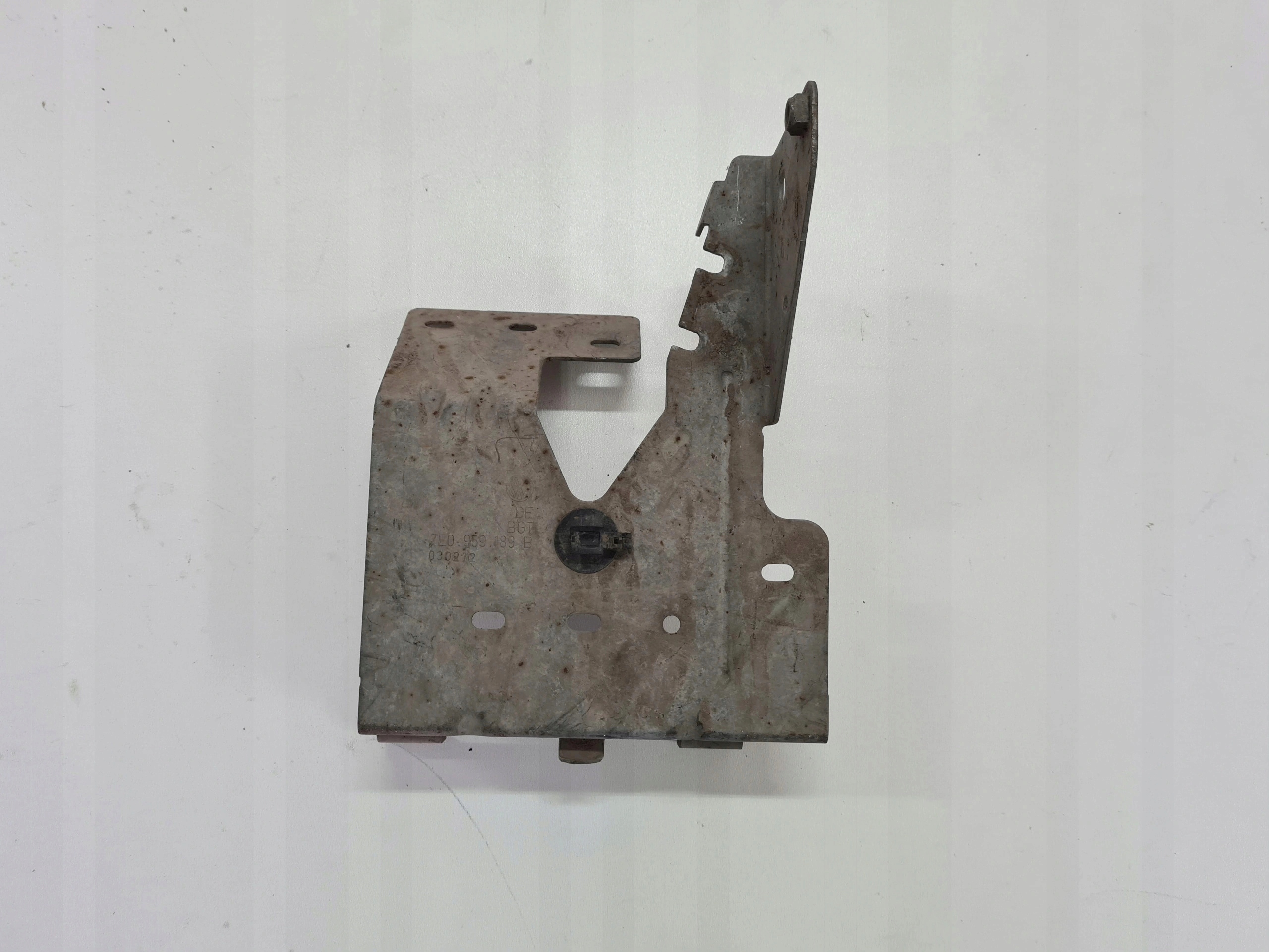 7E0959189B - Кріплення тримач вилки джгута тахографа VW T5