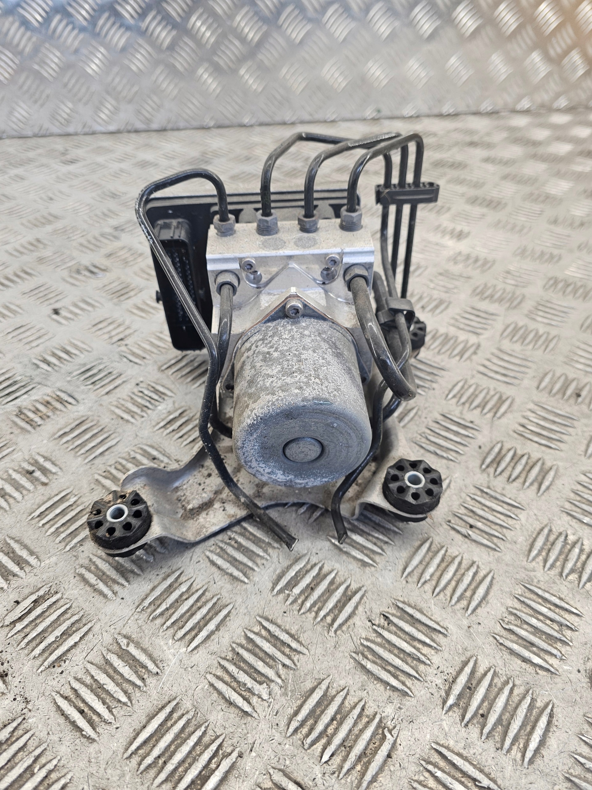pump control unit ABS 6893769 BMW G30 G31 530E 17