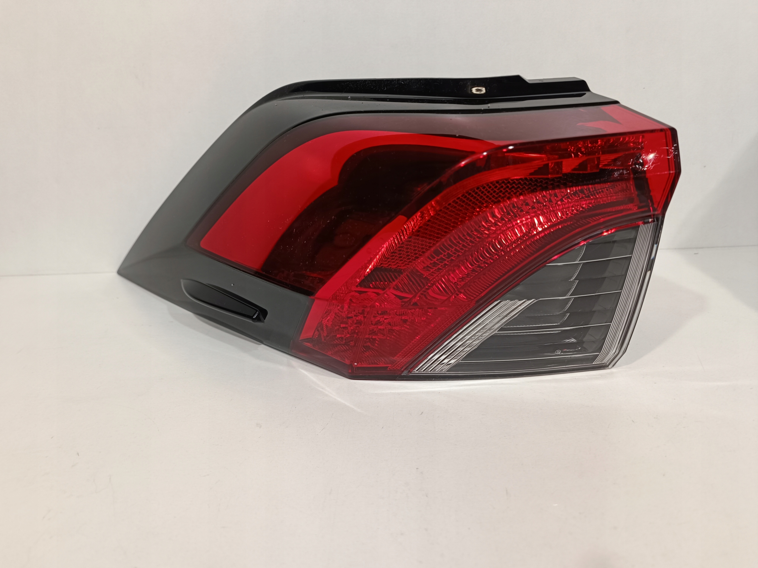 TOYOTA RAV4 V RAV 4 LAMPA TYLNA LEWA W BŁOTNIK ORYGINAŁ 81560-42230