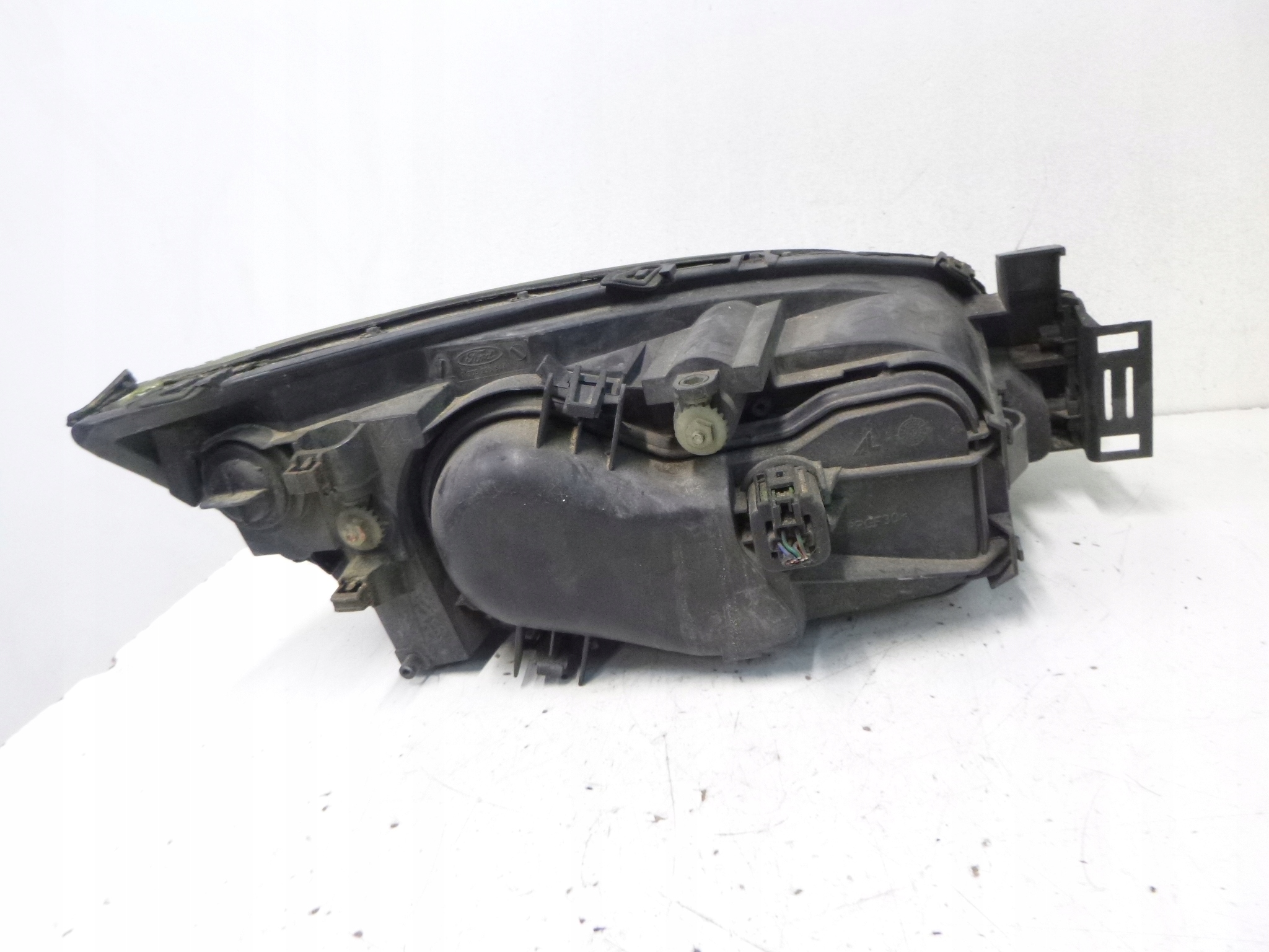 light front left Ford Mondeo III 04r.