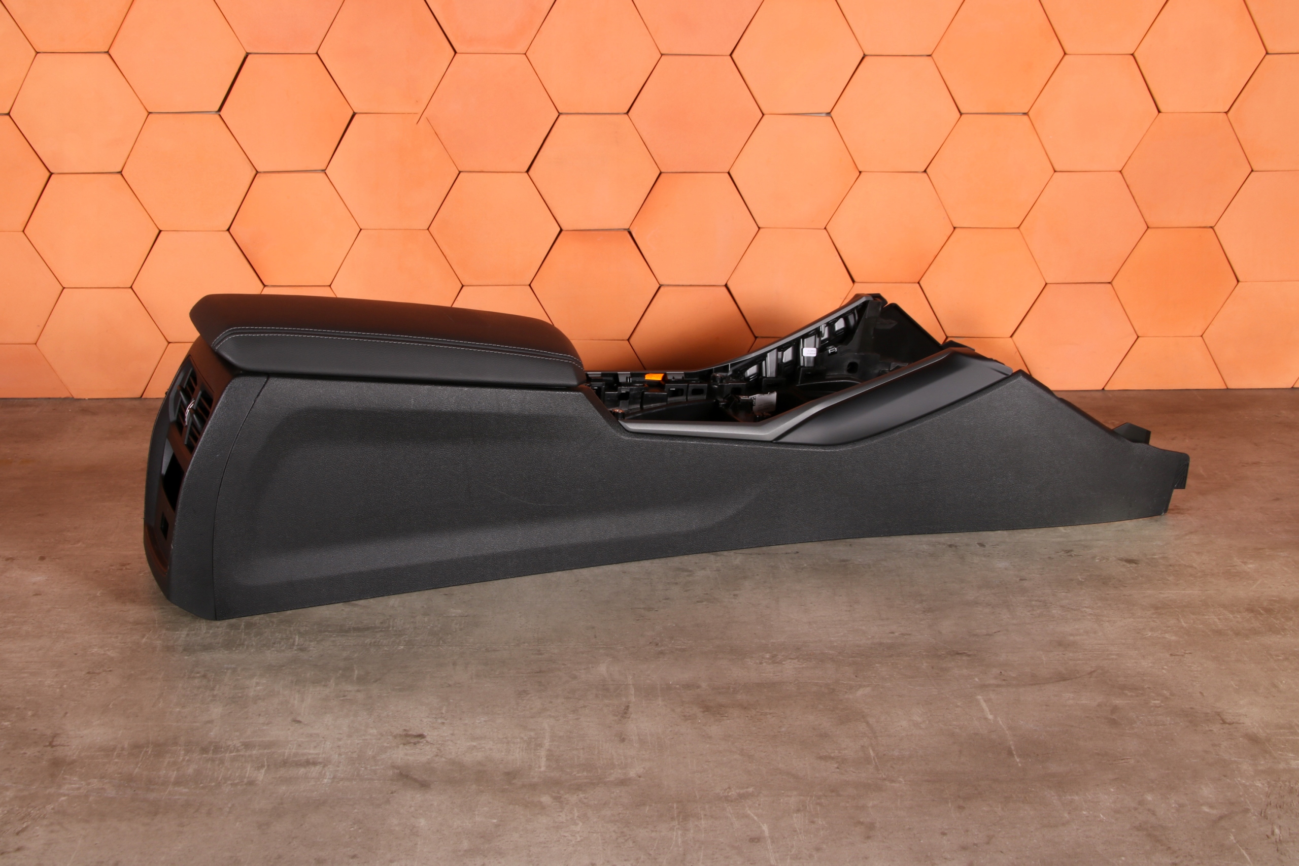 BMW G42 TUNEL central console armrest VERNASCA DARK GRAPHITE EUROPA