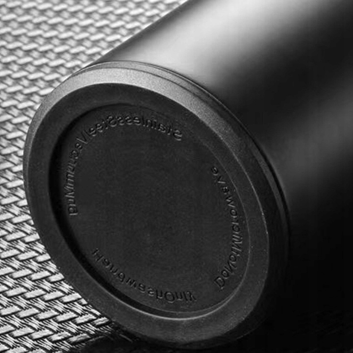 KUBEK TERMICZNY TERMOS NA KAWĘ HERBATĘ DO SAMOCHODU Z WYŚWIETLACZEM 500 ml Kolor dominujący czarny