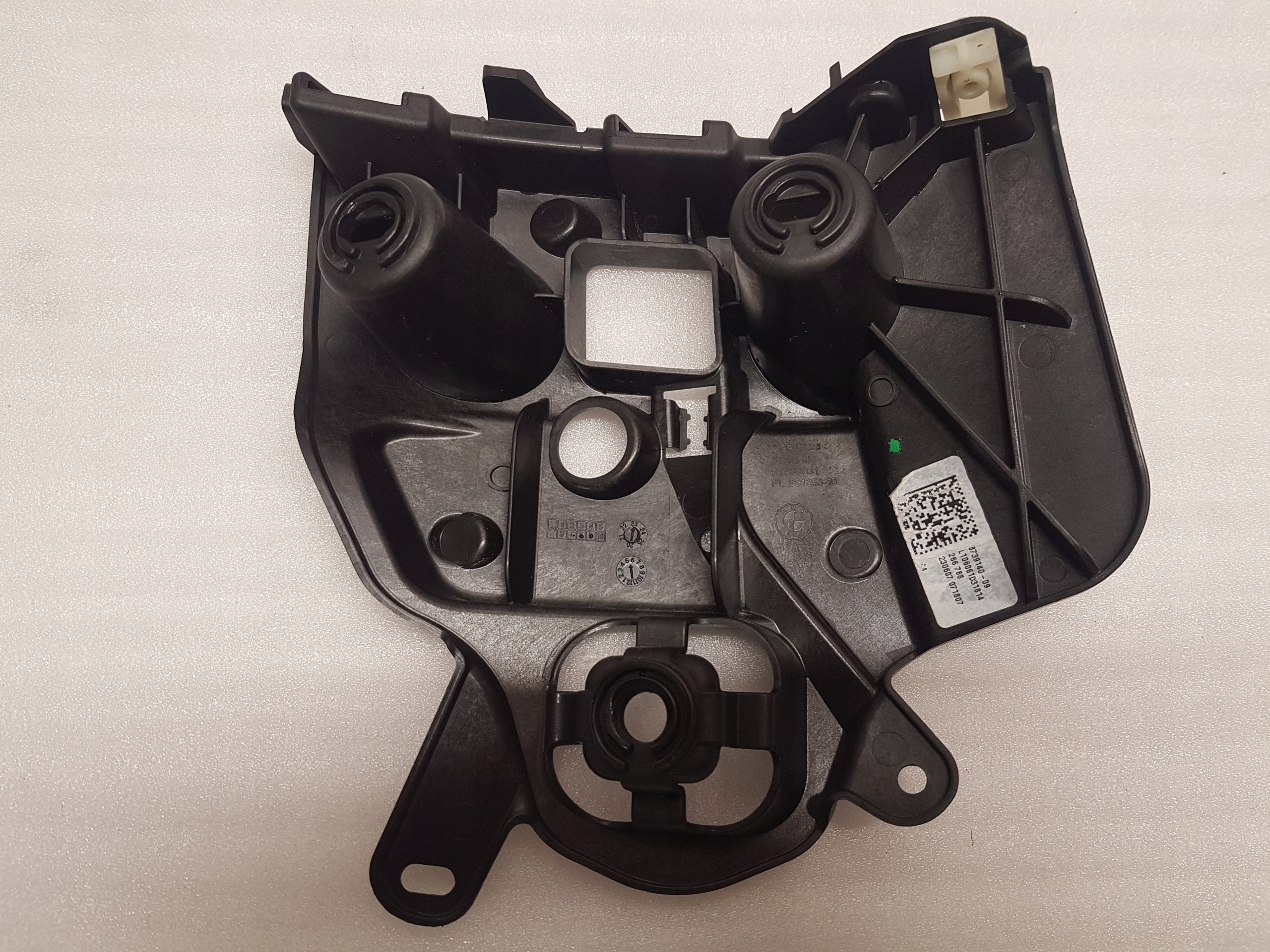 bumper bracket right rear part BMW 2 U06 8739140
