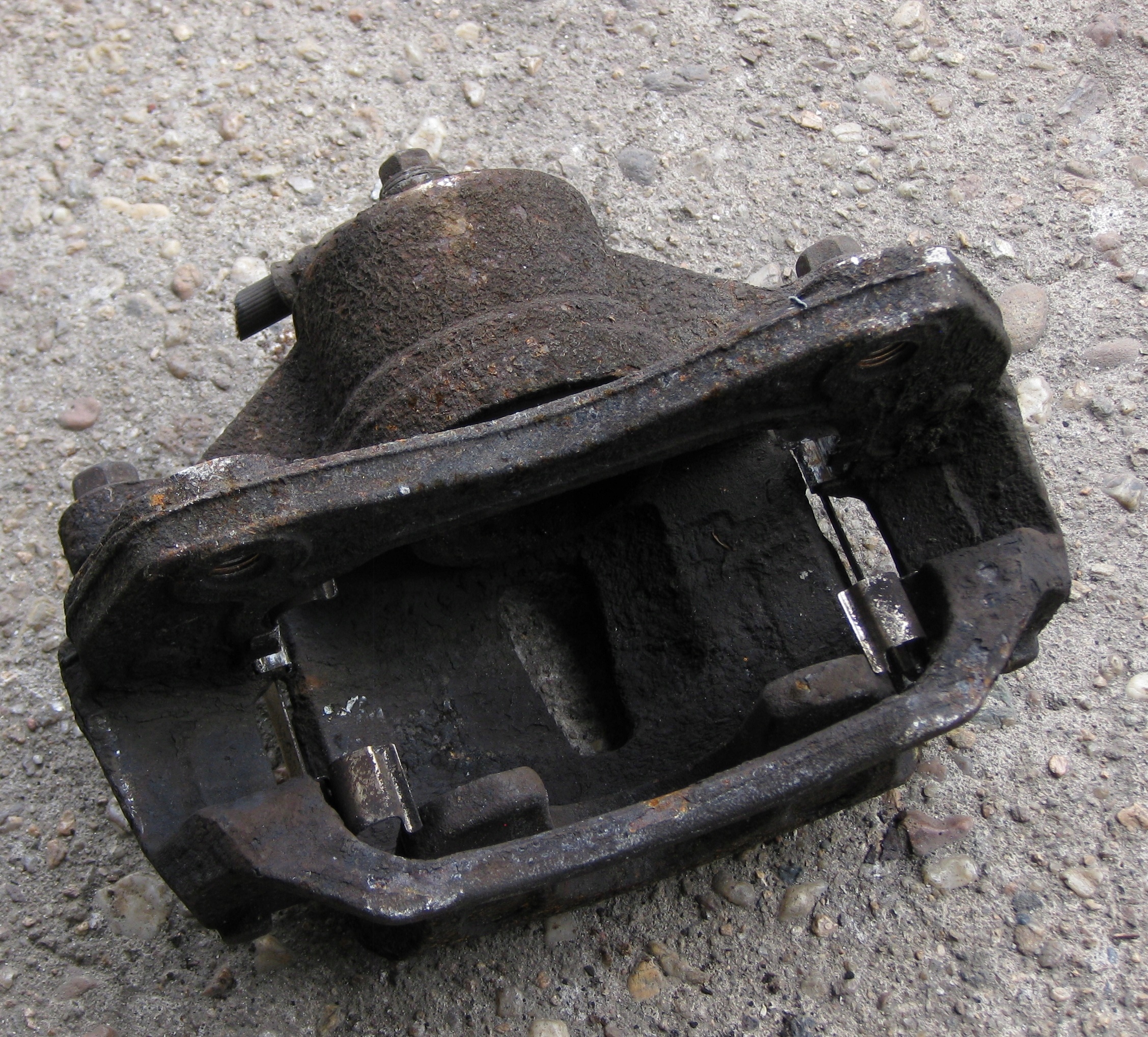 HYUNDAI I30 KOMBI 12R 1.6 CRDI caliper brake right front