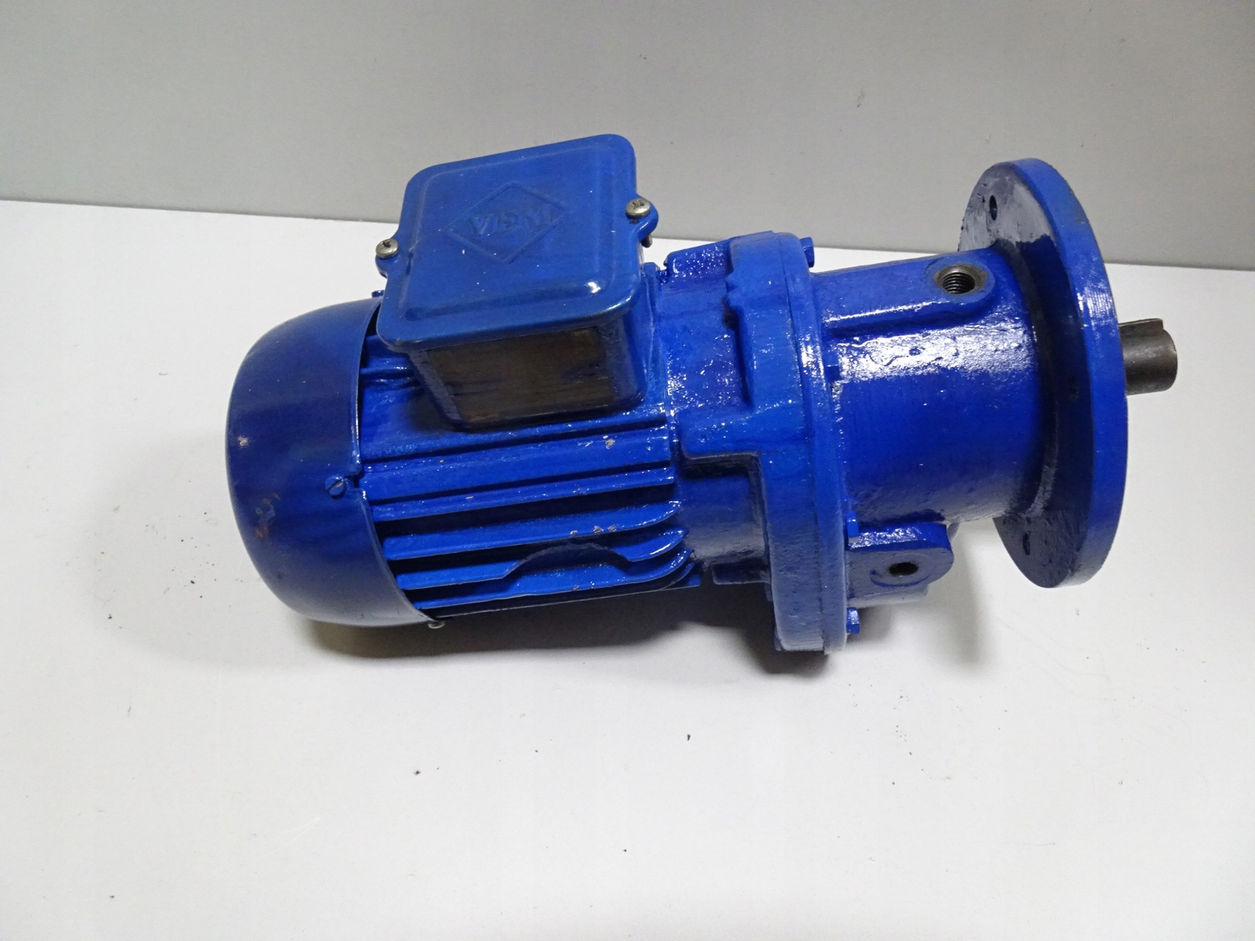 MOTOREDUKTOR PRZEKŁADNIA SILNIK VEM KMR Z1 0,4W 125 OBR 380V Marka VEM