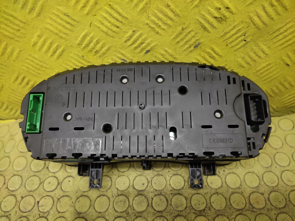 VW POLO IV dials 88311330