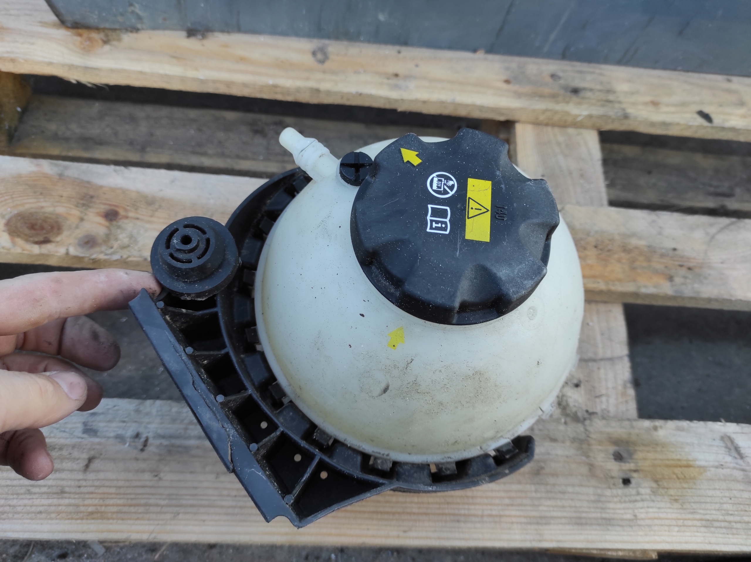 Réservoir eau BMW F22 7642159