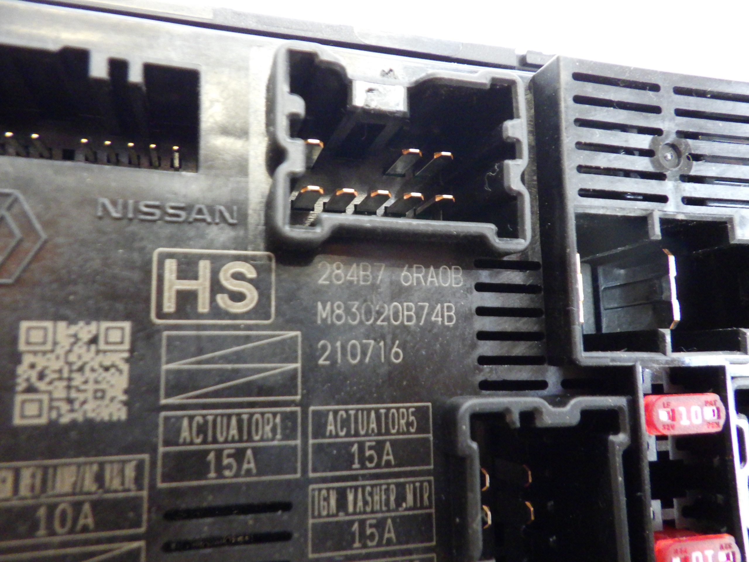 QASHQAI III J12 1.3 MODUŁ SKRZYNKA BEZPIECZNIKÓW Jakość części (zgodnie z GVO) O - oryginał z logo producenta pojazdu (OE)