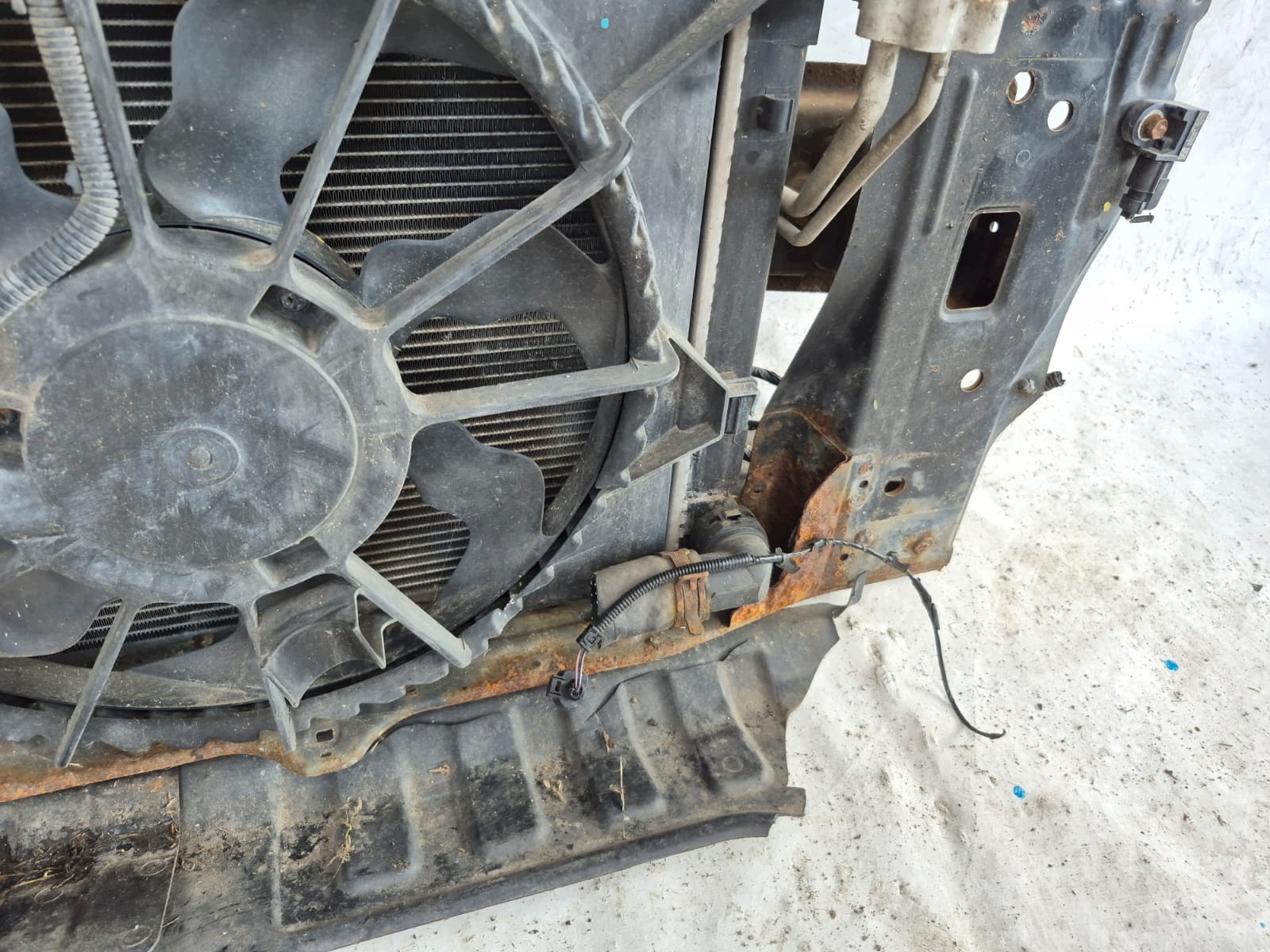 KIA VENGA 09- front body wall front pillar iron sider