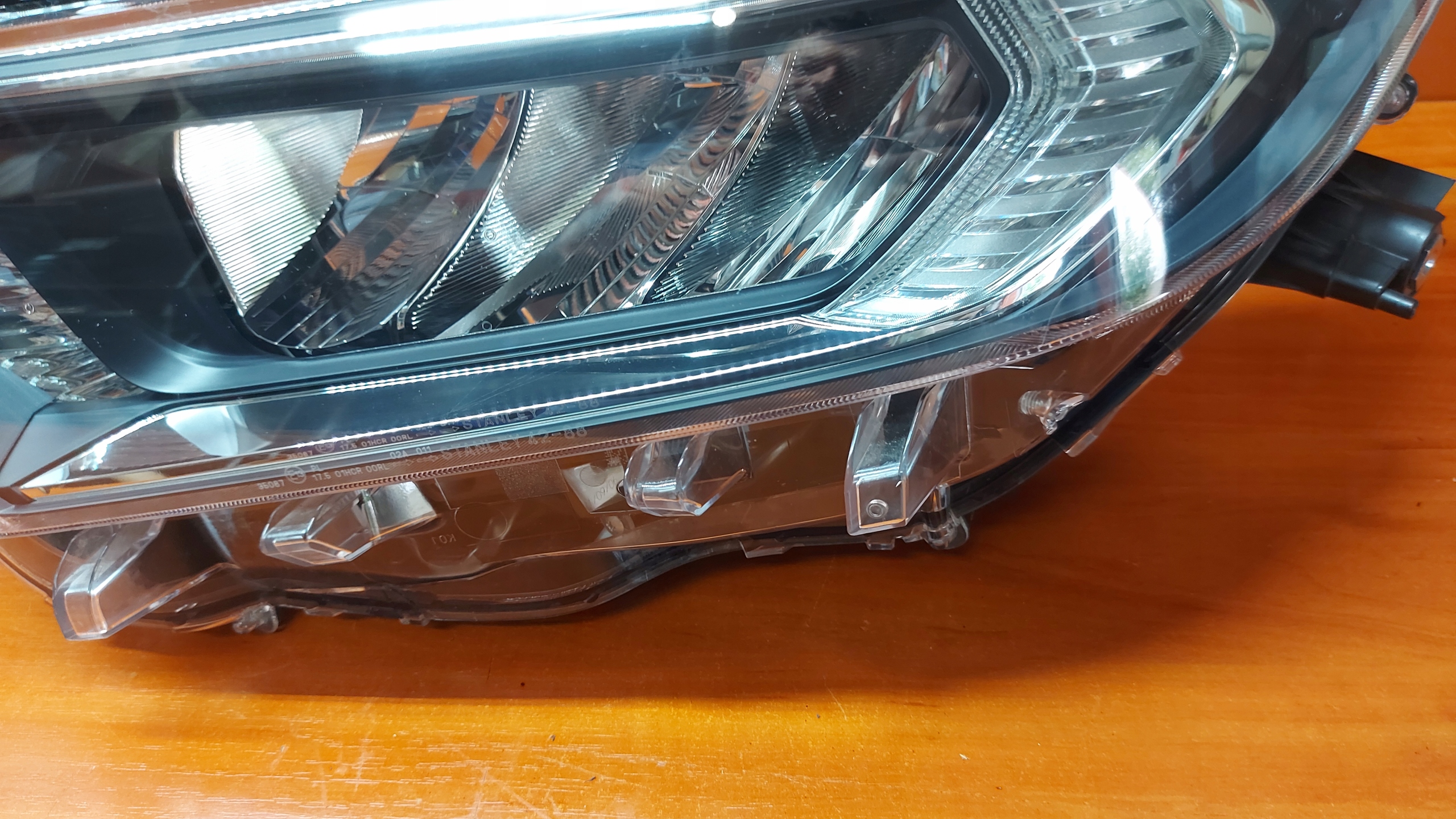 REFLEKTOR light left left front TOYOTA RAV4 V 18